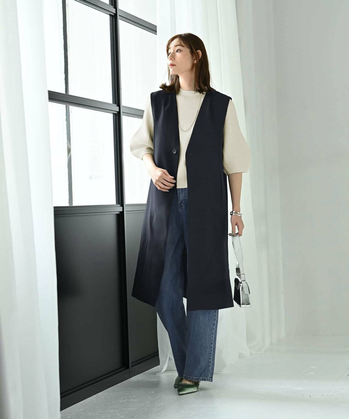 ロングジレコーデの女性