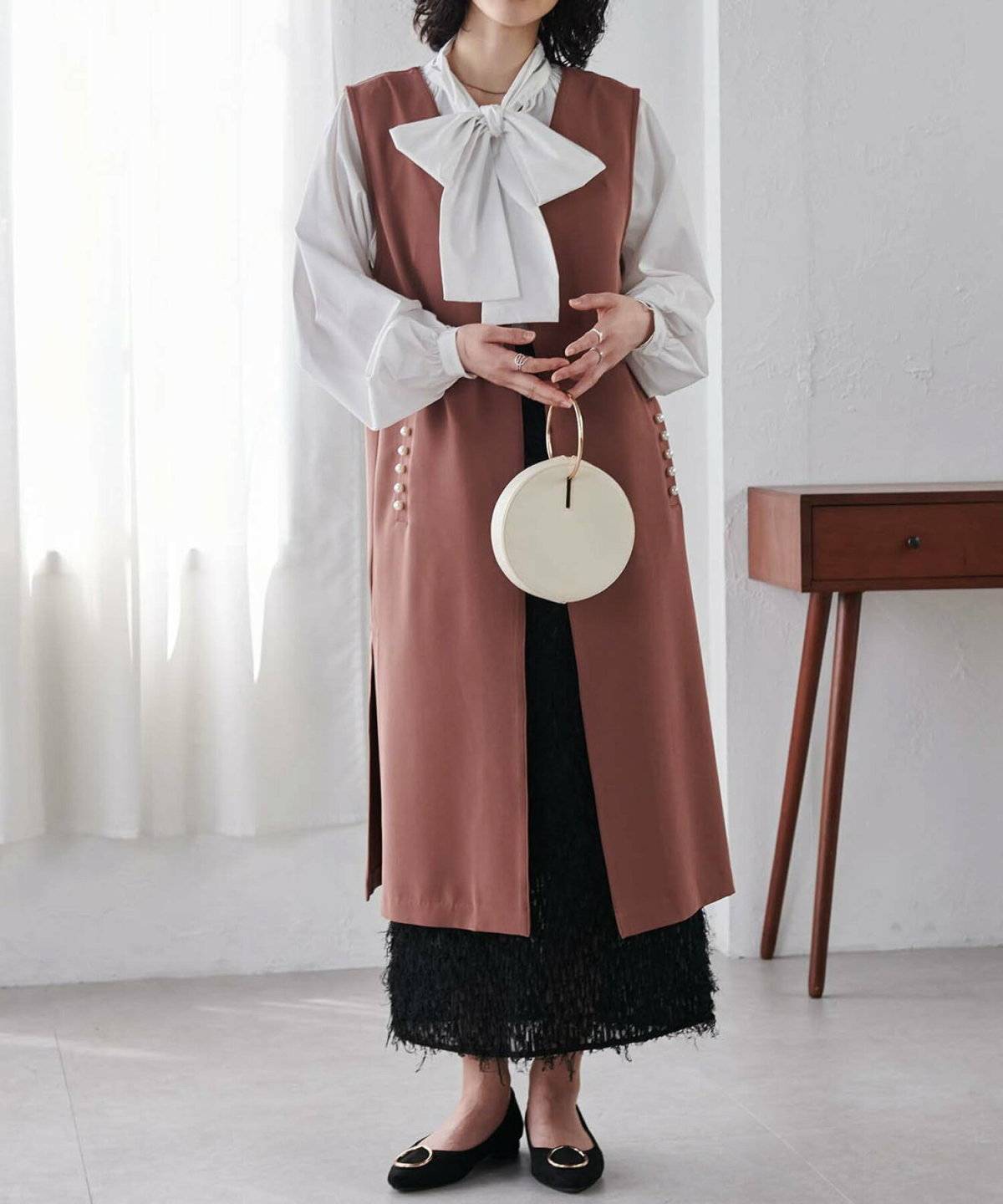 ロングジレコーデの女性