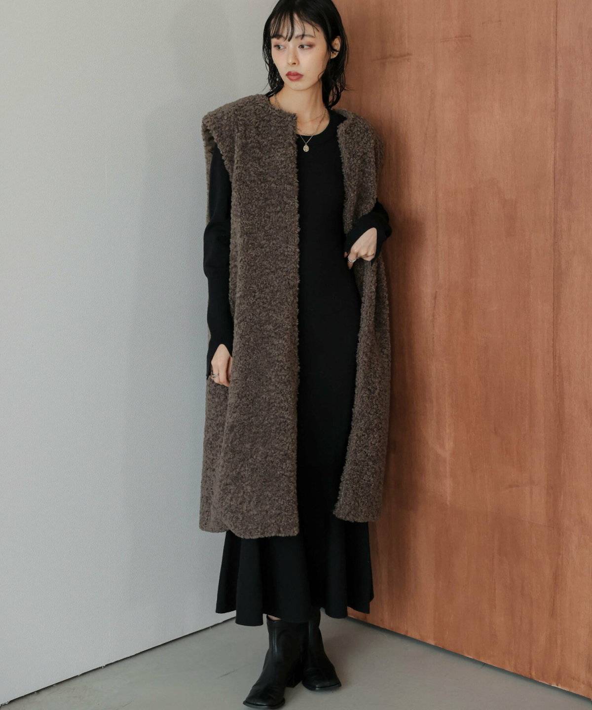 ロングジレコーデの女性