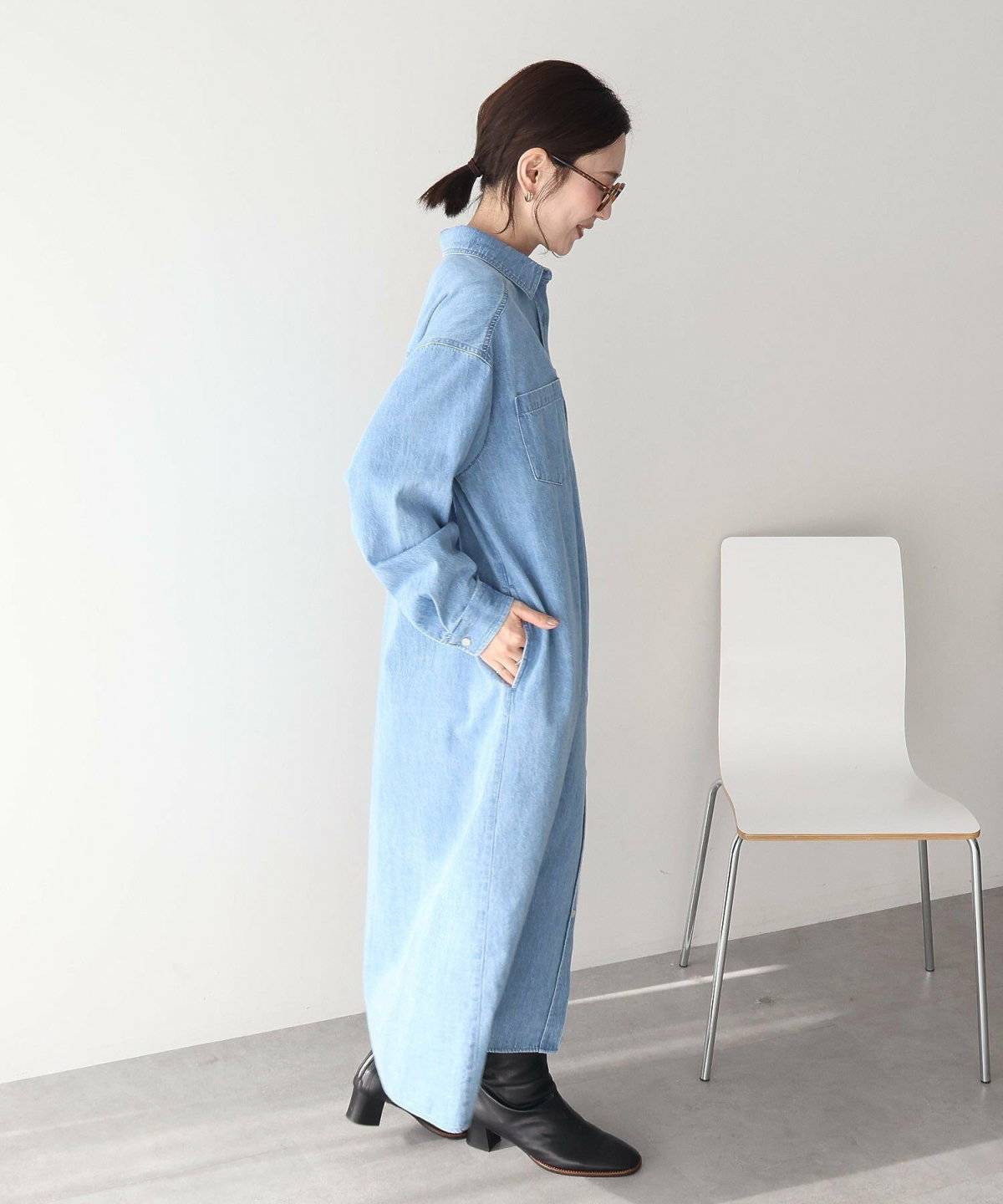 春コーデの女性