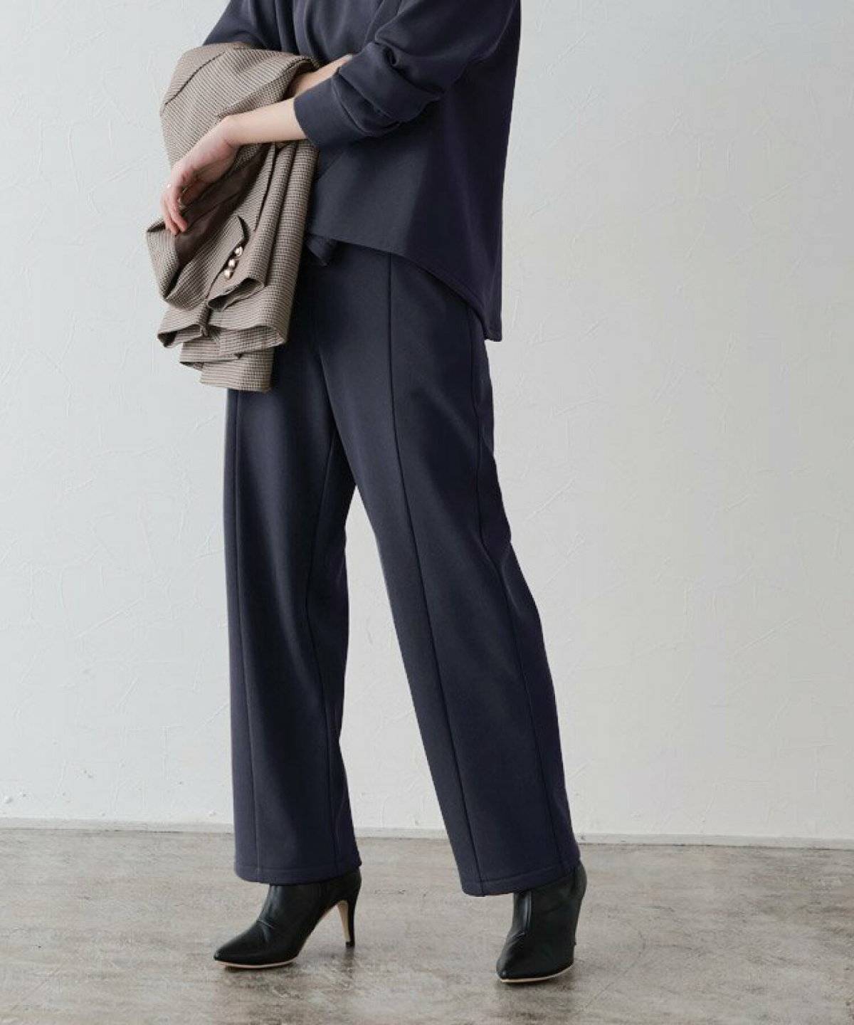 春コーデの女性