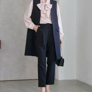 春におすすめなネイビーのパンツを使ったオフィス向けコーデはコレ♪