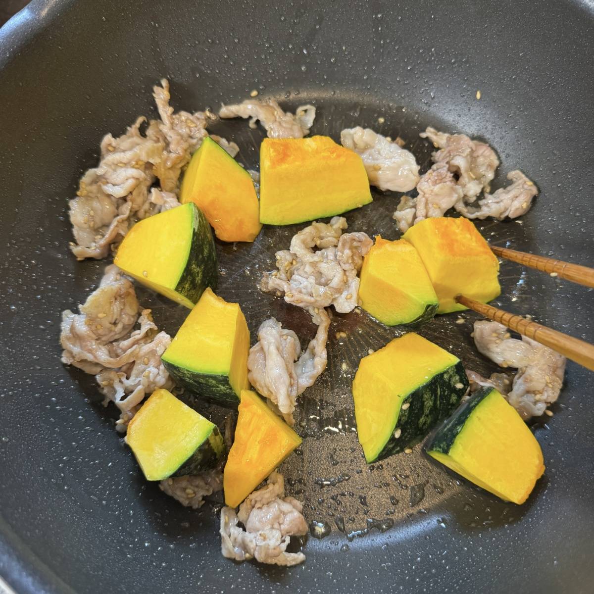 JAグループ公式の「カボチャと豚肉の煮つけ」のレシピ