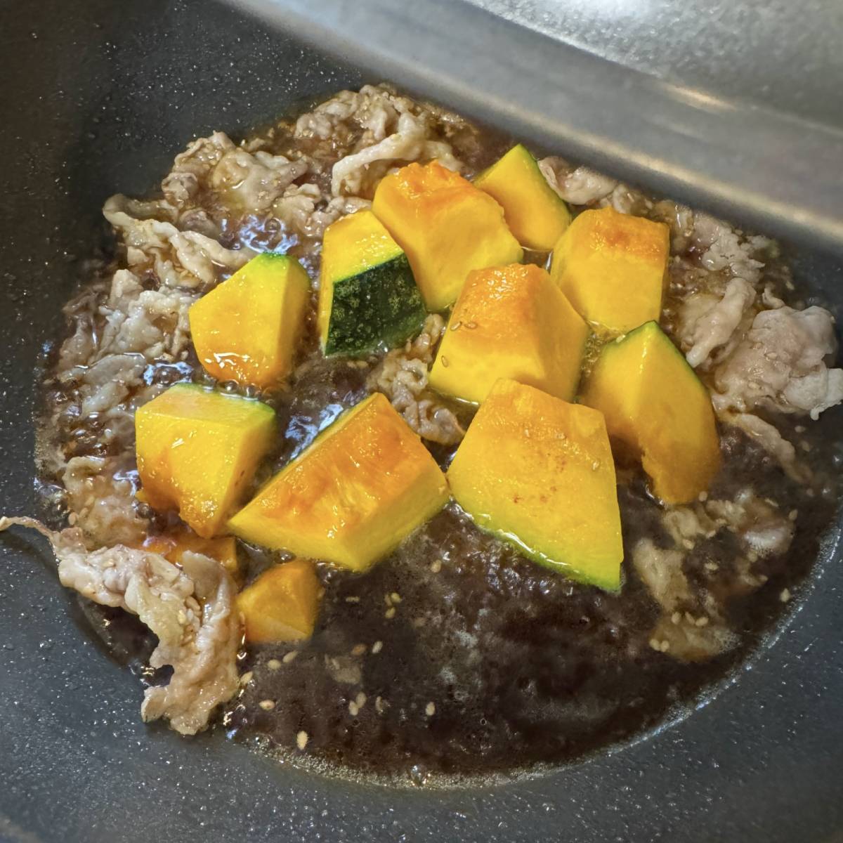 JAグループ公式の「カボチャと豚肉の煮つけ」のレシピ