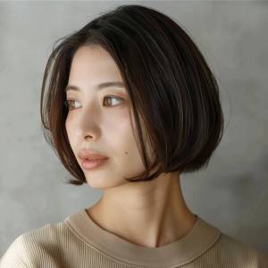  上品シルエットの大人ボブ 
