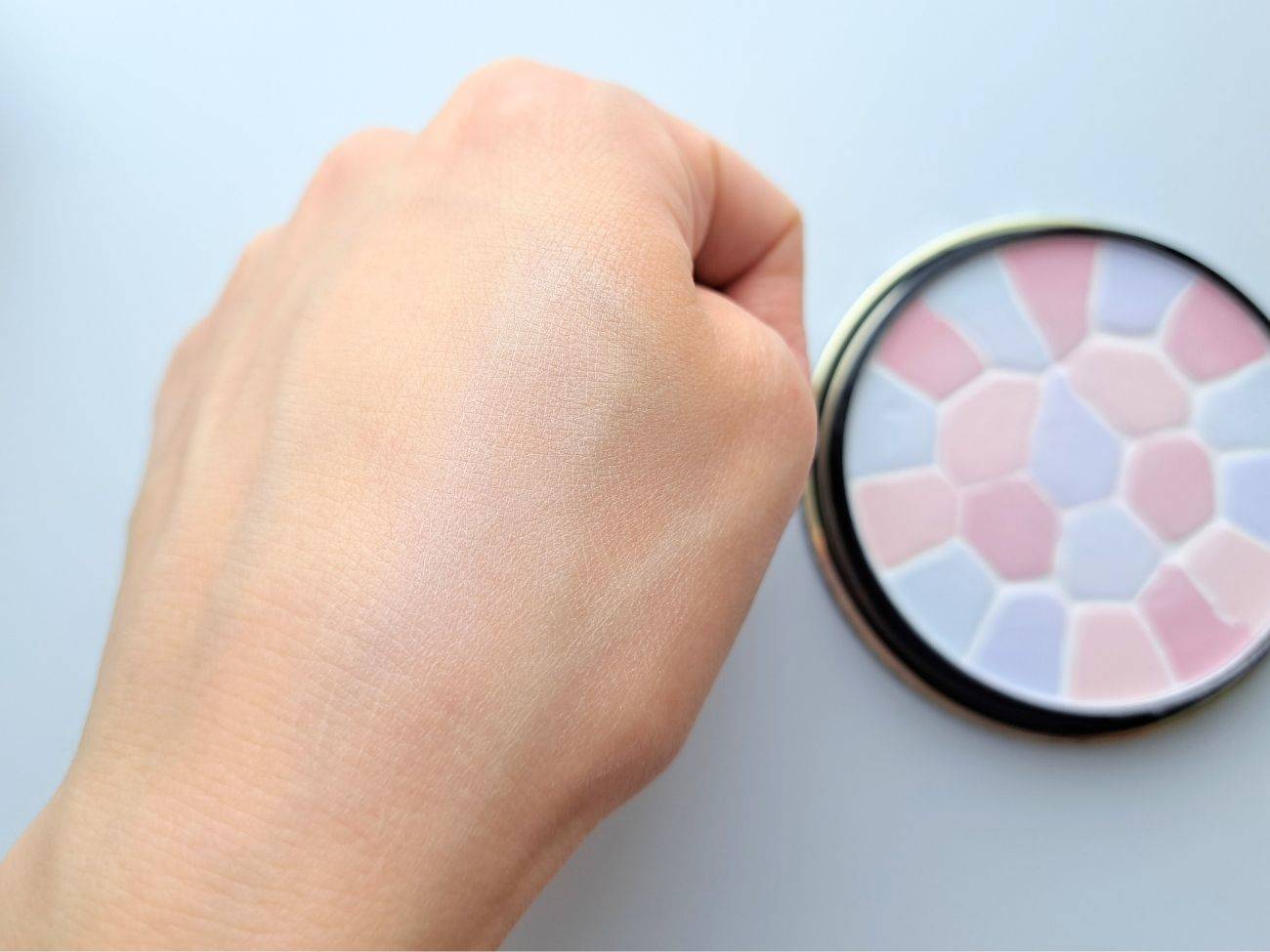 Elégance(エレガンス) ラ プードル オートニュアンス リクスィーズ  VIIIの手元スウォッチ