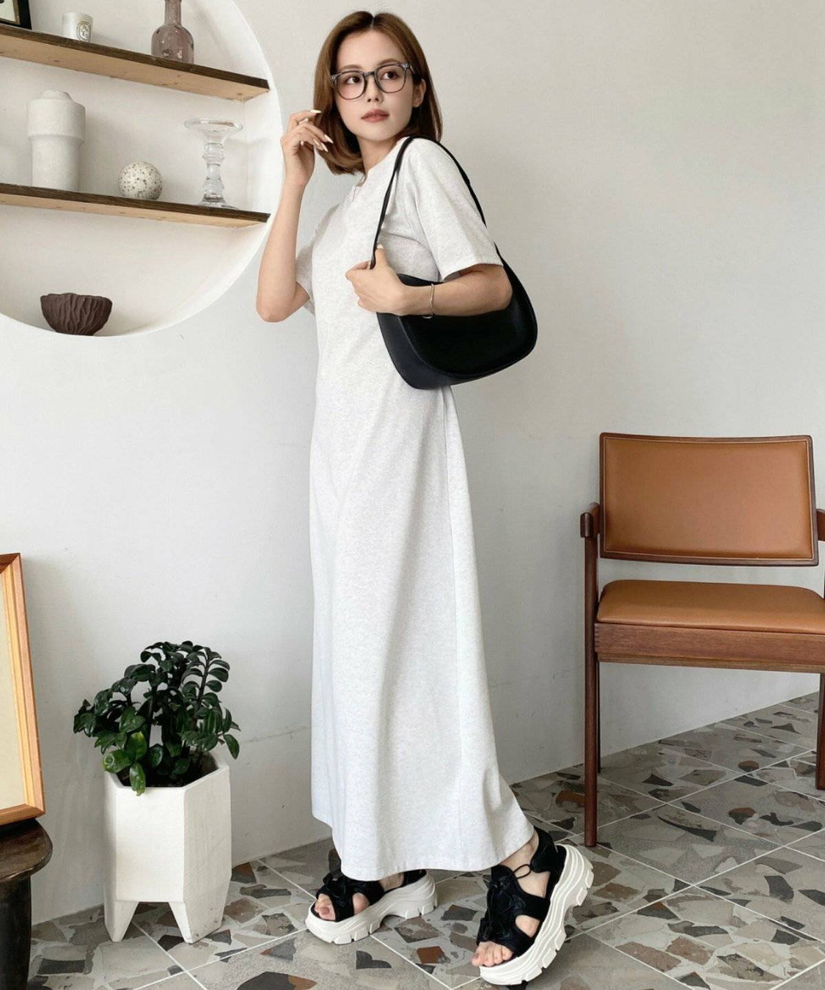 夏コーデの女性