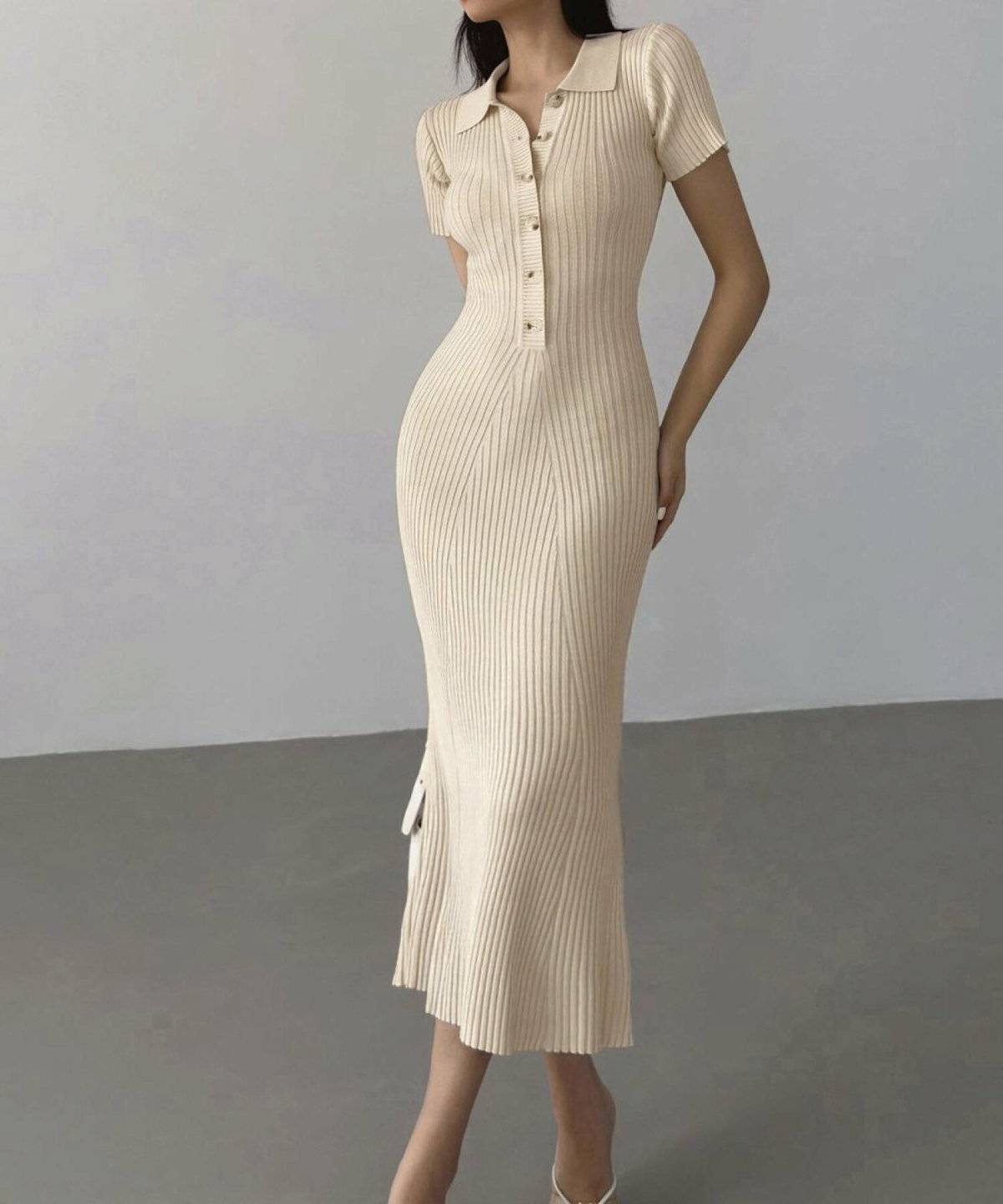 夏コーデの女性