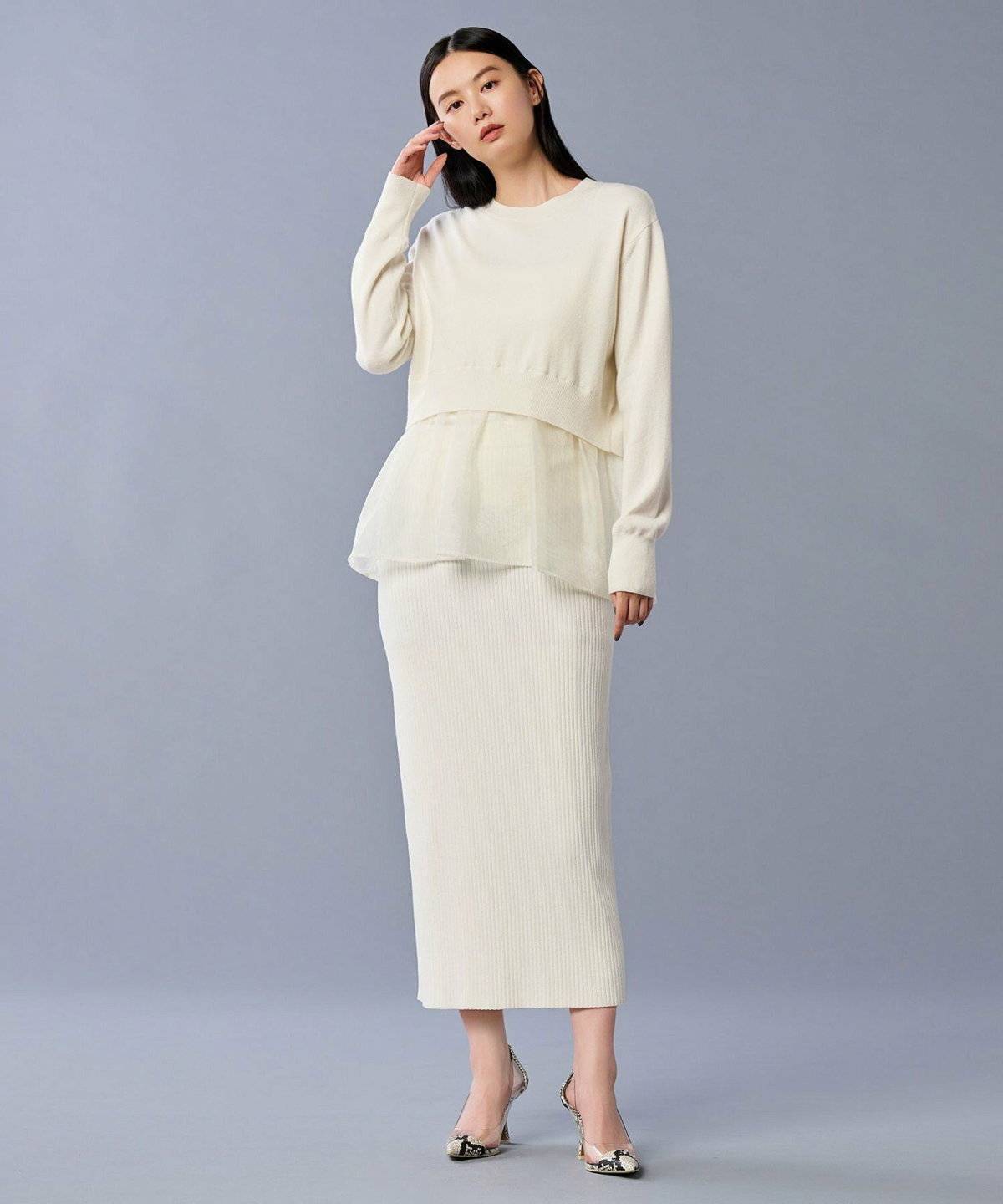 スカートコーデの女性