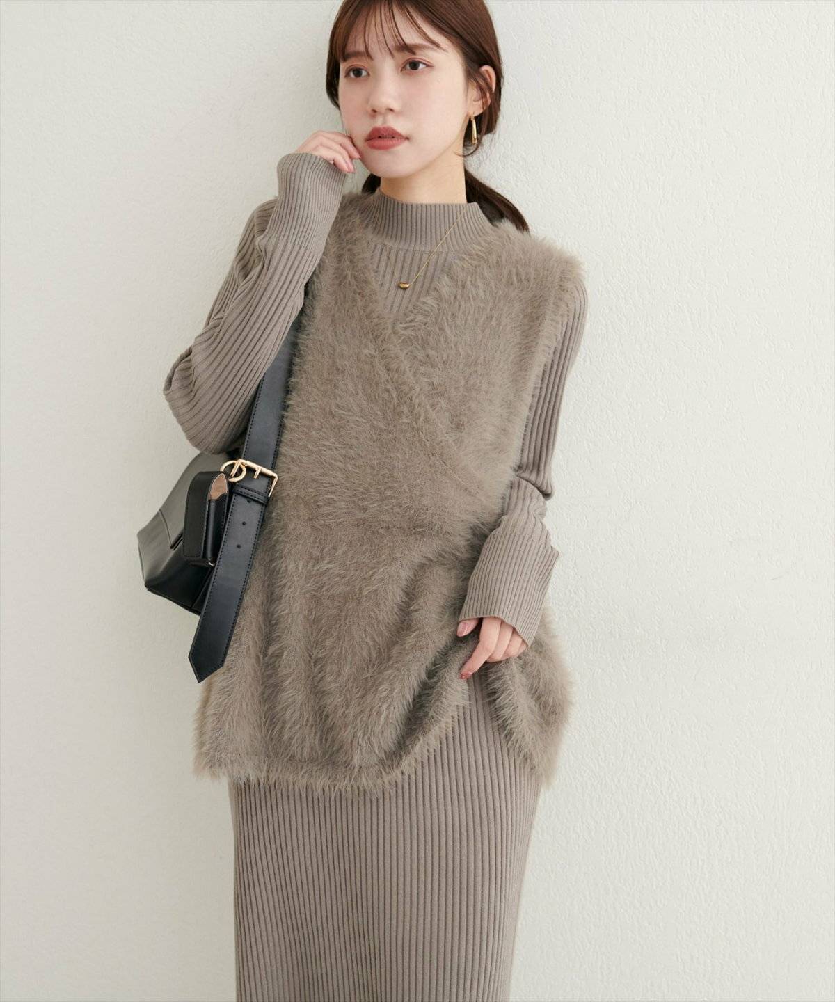 ワンピースコーデの女性