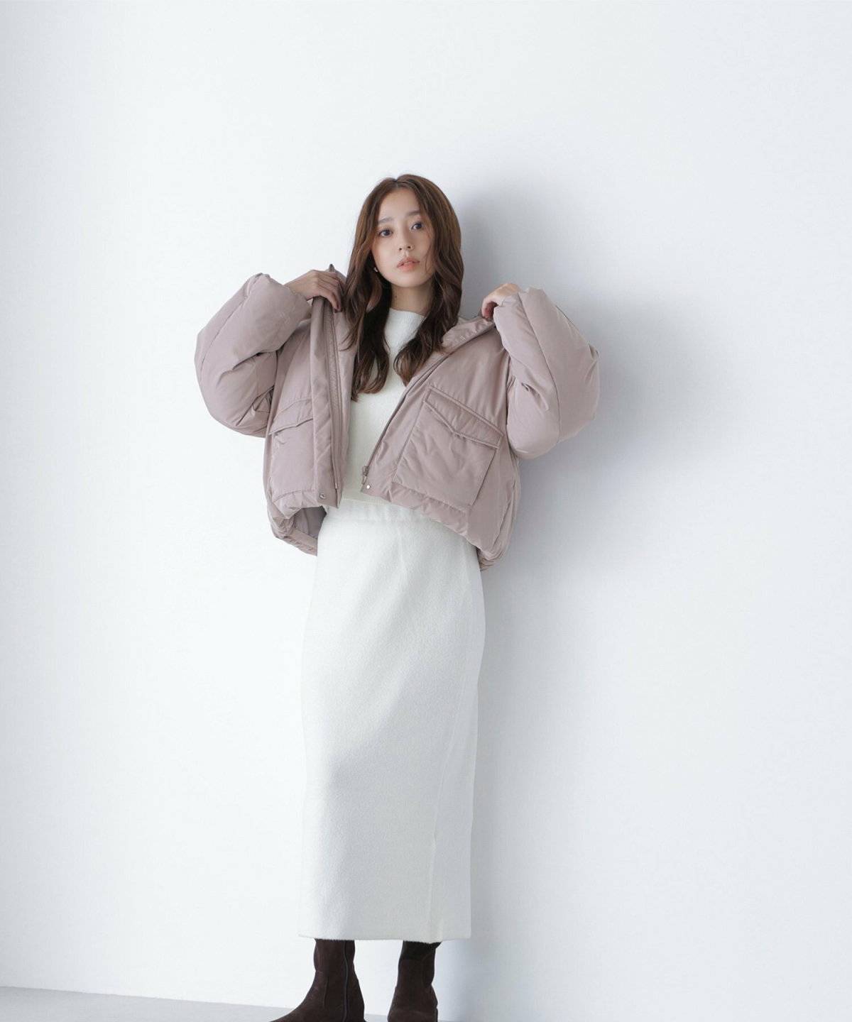 ワンピースコーデの女性