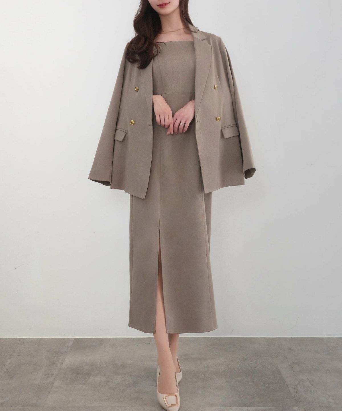 初夏コーデの女性