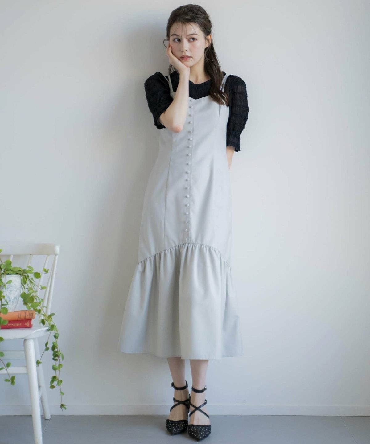 初夏コーデの女性