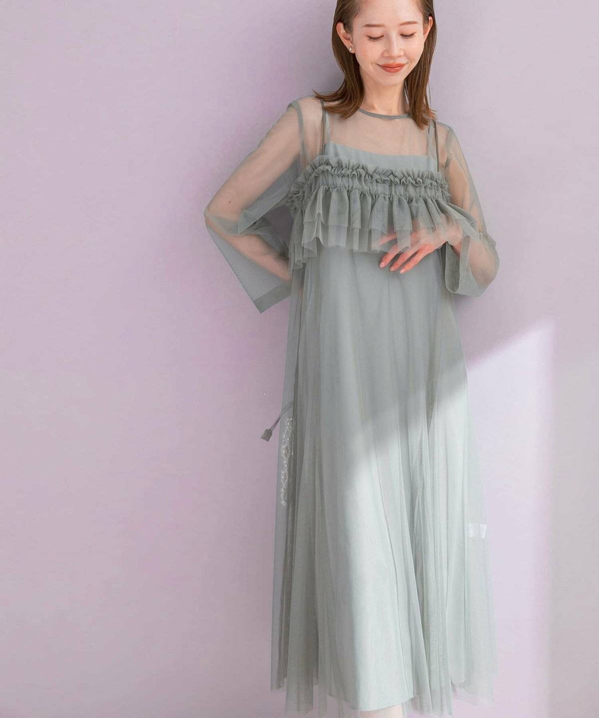 初夏コーデの女性