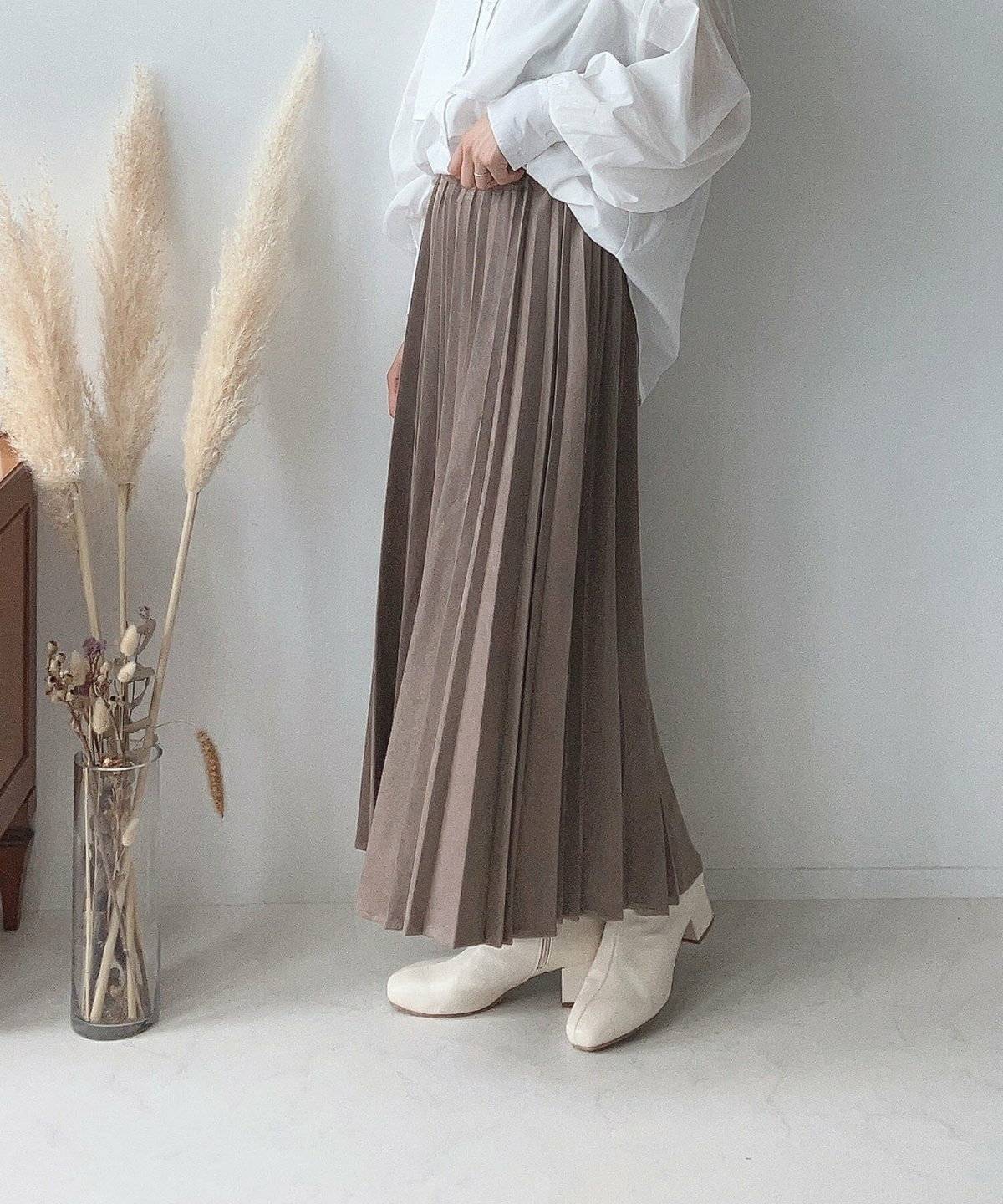 スカートを履いた女性