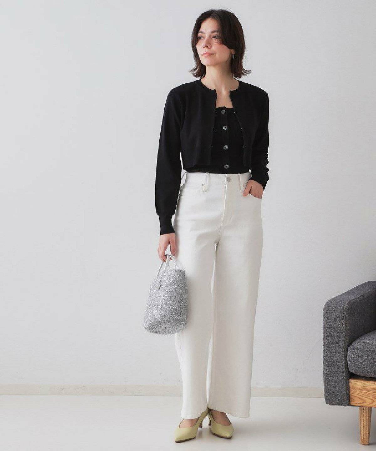 パンツコーデの女性