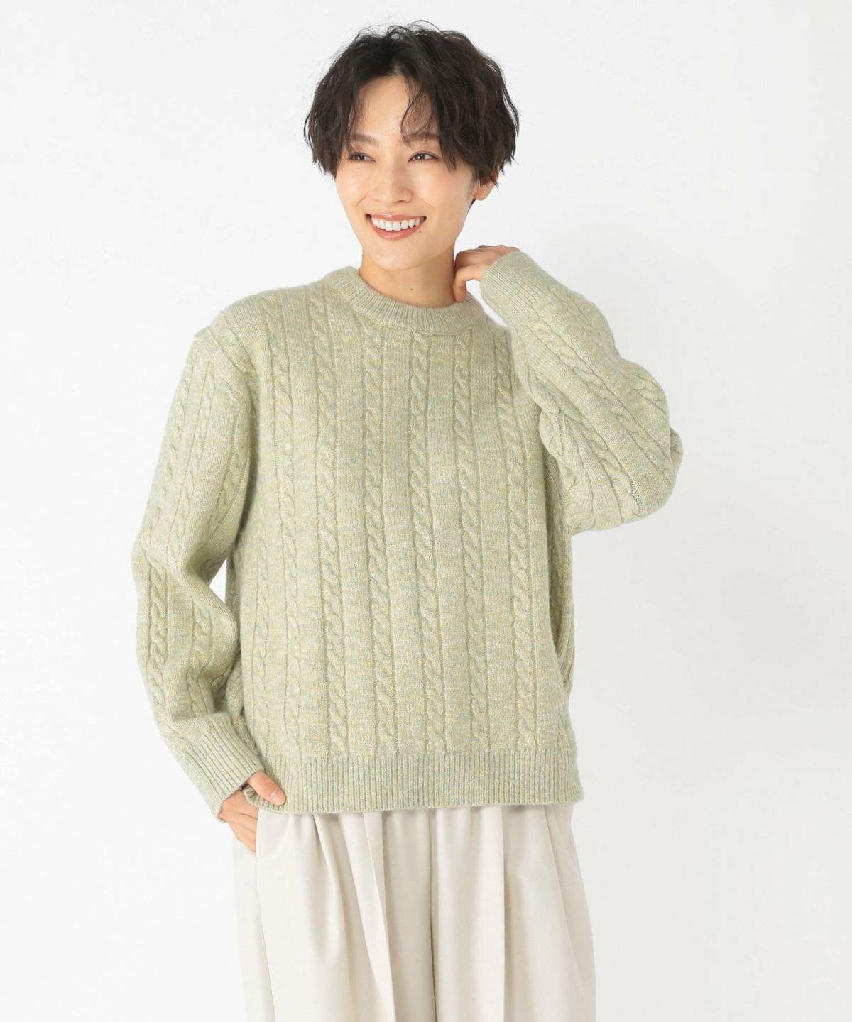 パンツコーデの女性