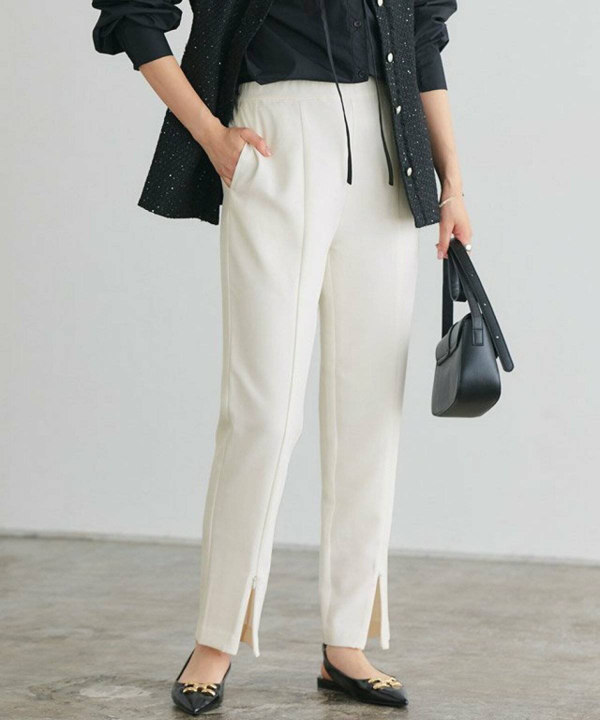 パンツコーデの女性
