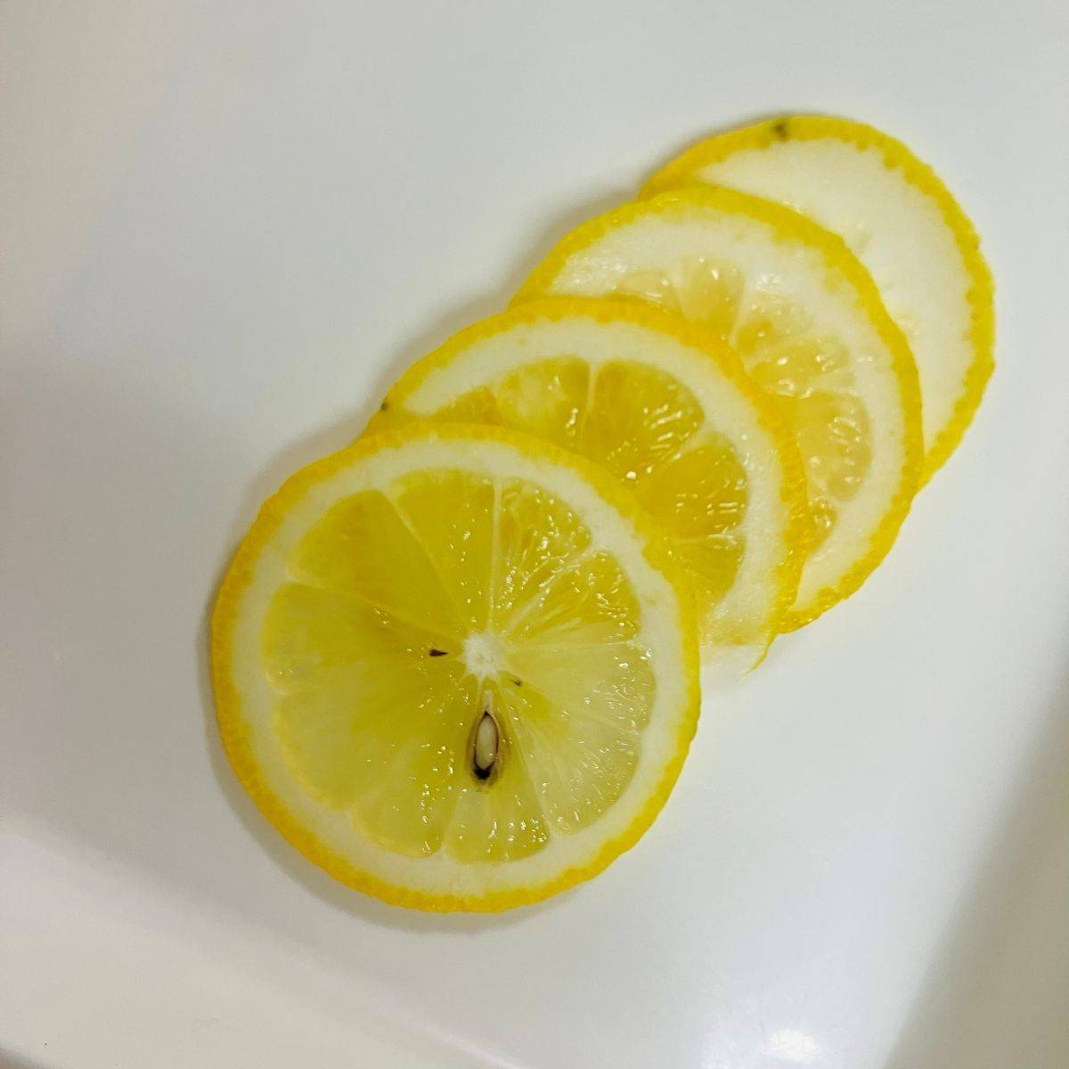 サッポロ一番公式の「すっぱ爽やか〜レモンレモンラーメン」のレシピ