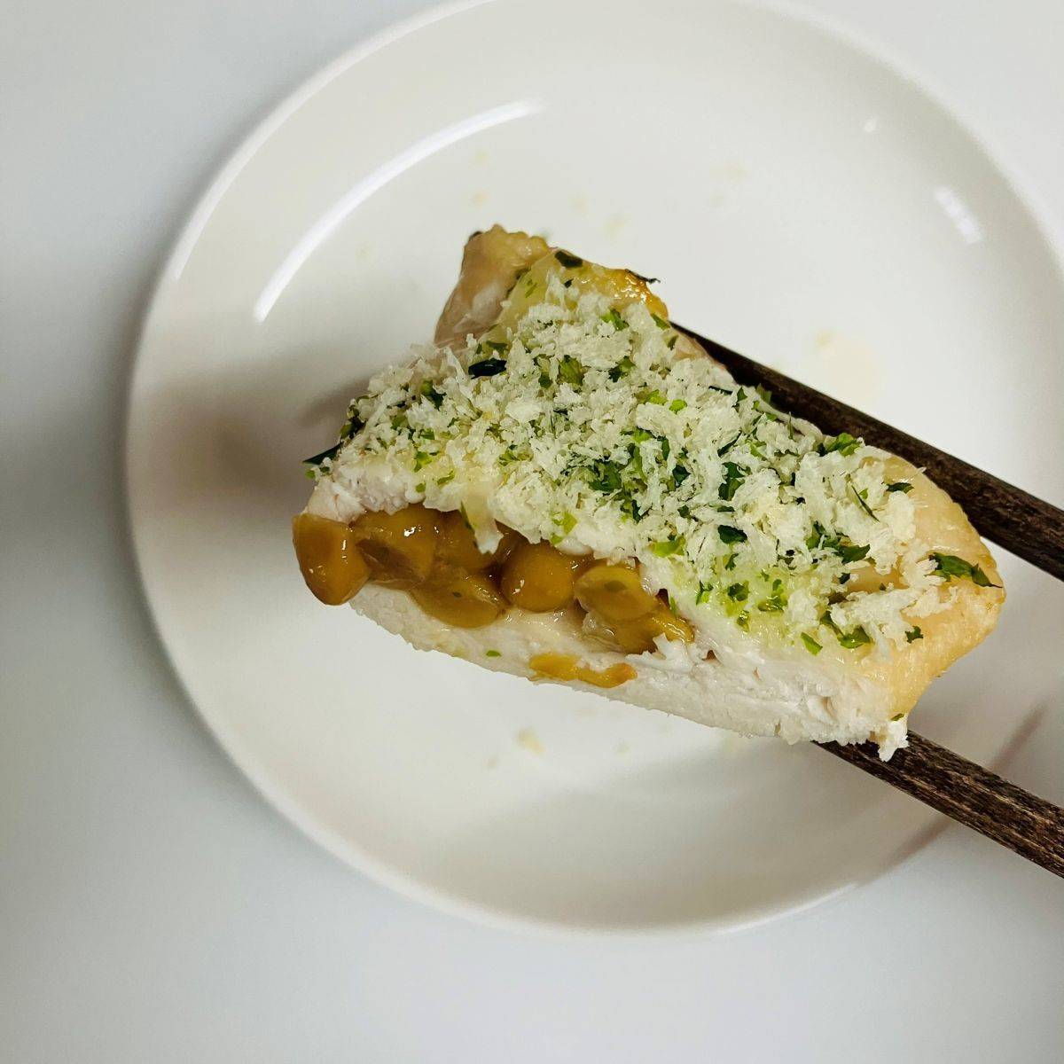 タカノフーズ公式の「鶏肉と納豆のハーブパン粉焼き」のレシピ