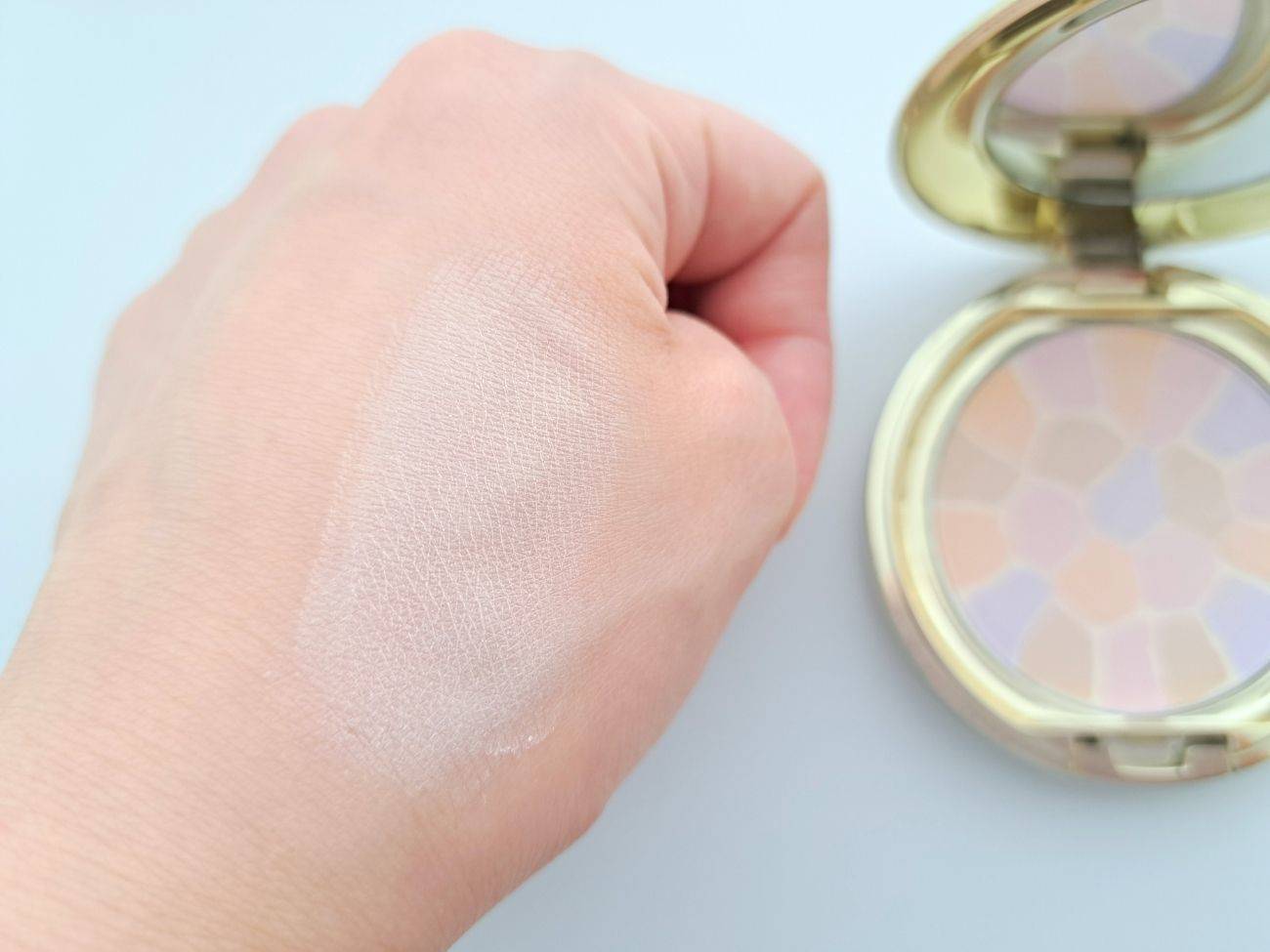 Elégance(エレガンス) ラ プードル オートニュアンス II の手元スウォッチ