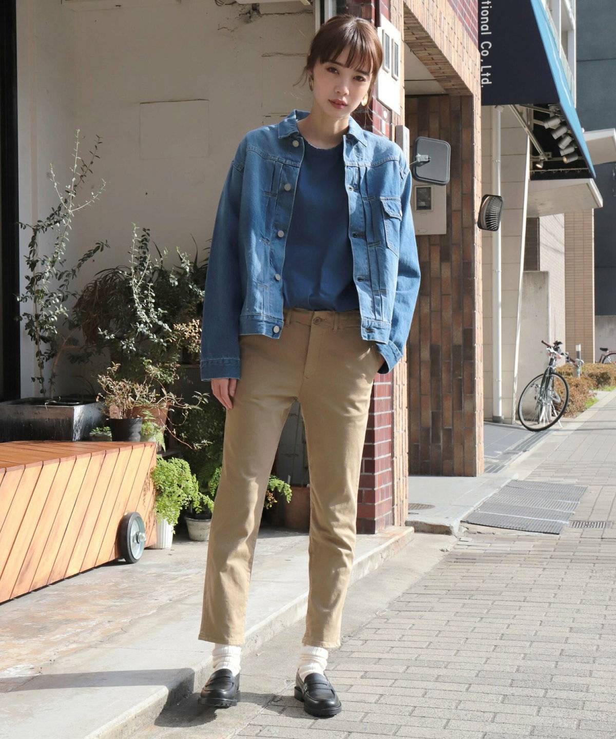 ベージュチノパンコーデ