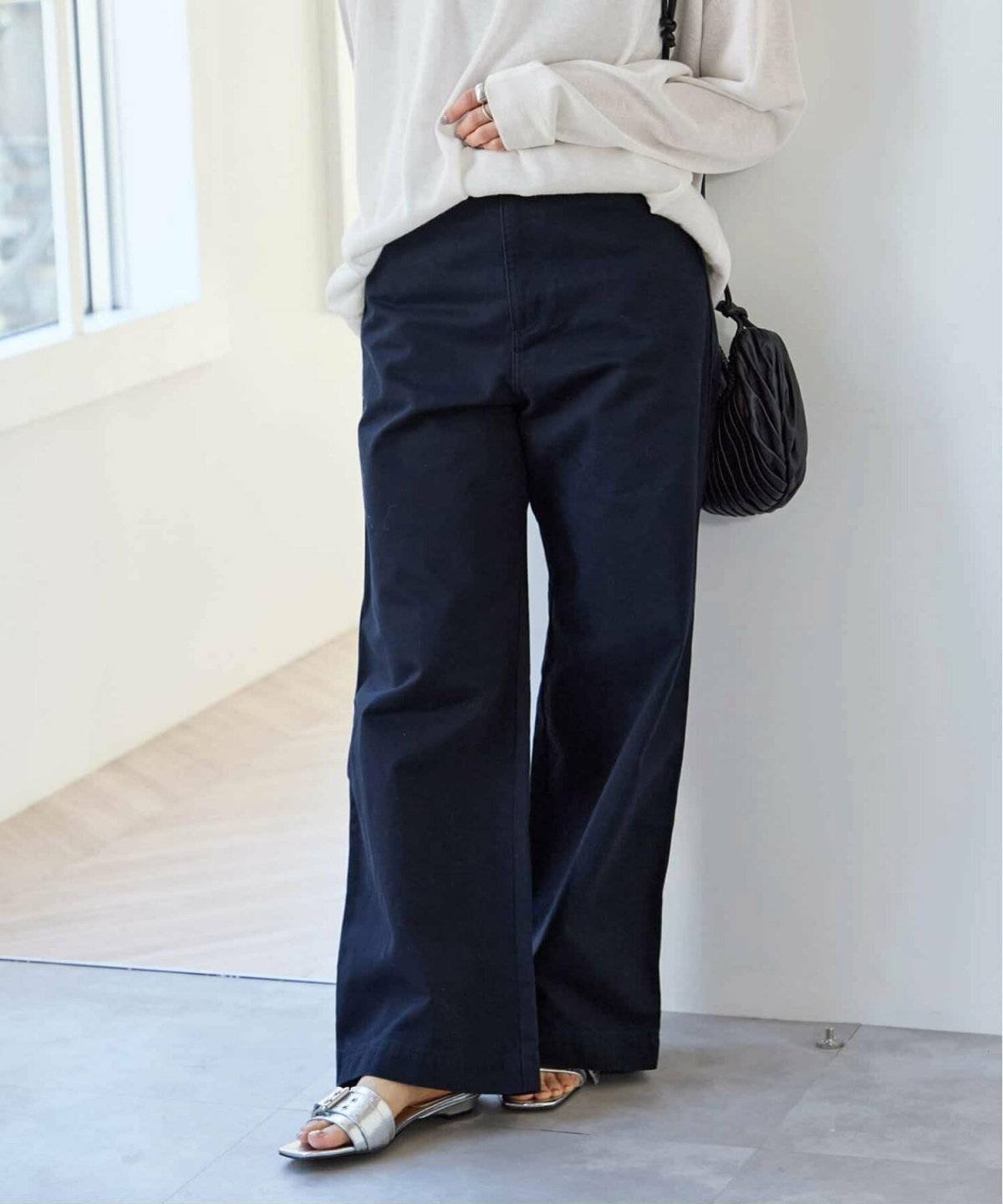 ネイビーチノパンコーデ