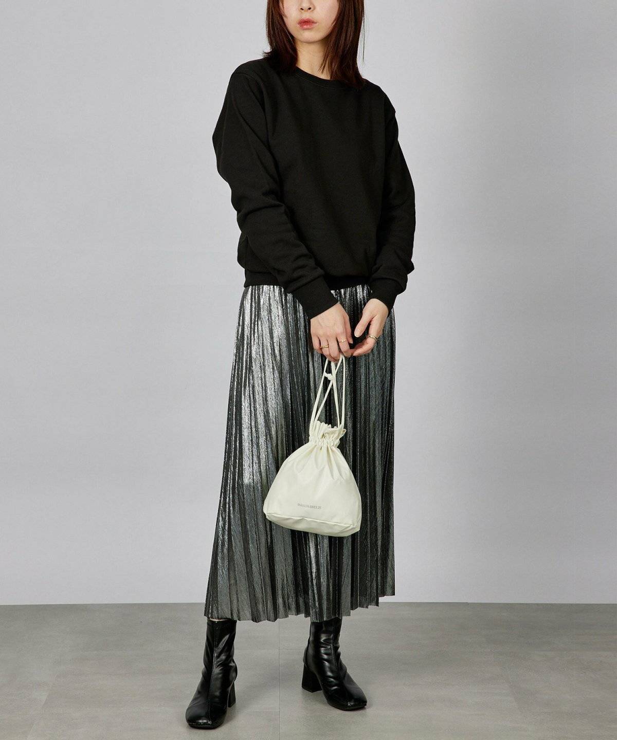 トレーナーを着た女性