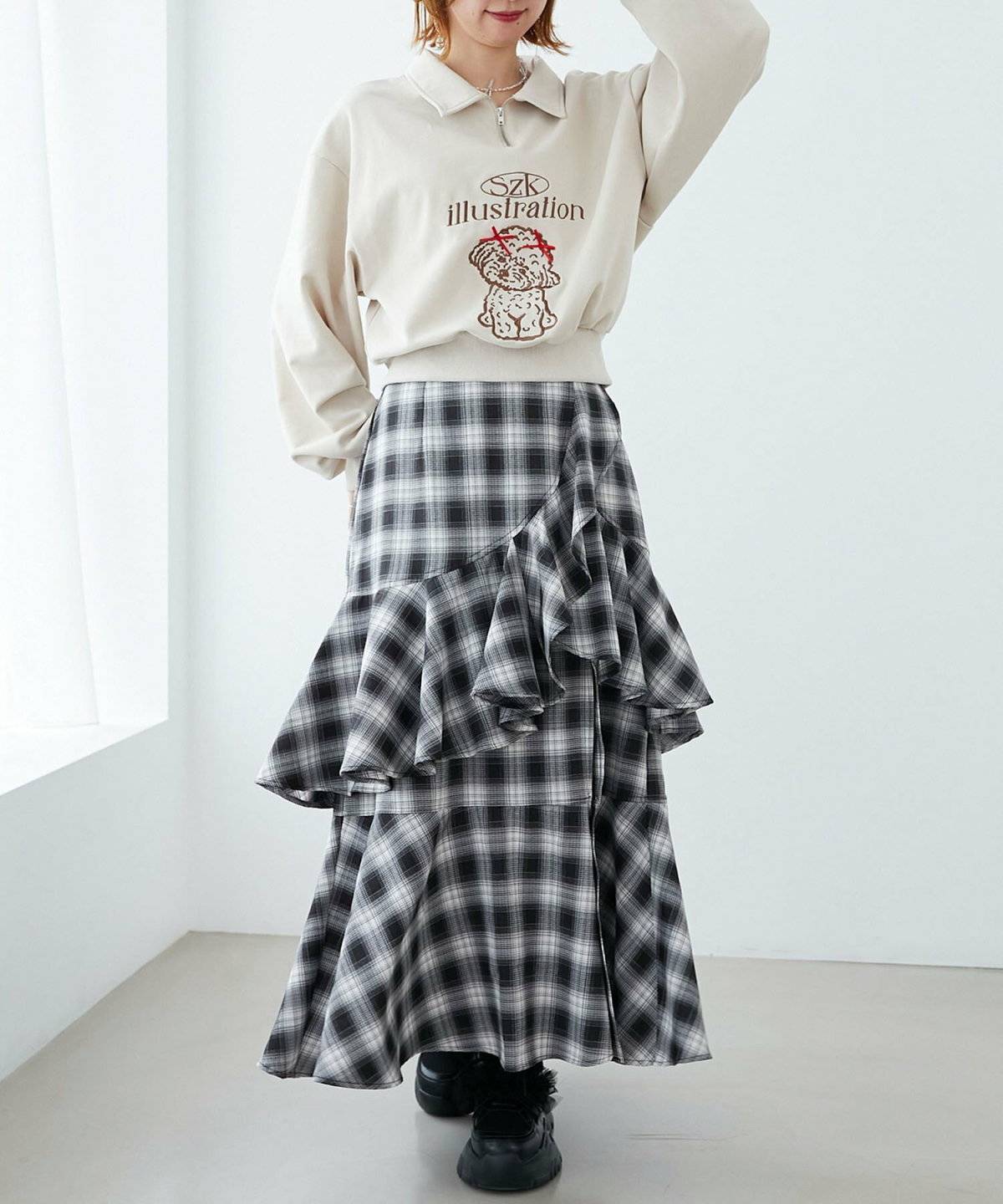 トレーナーを着た女性