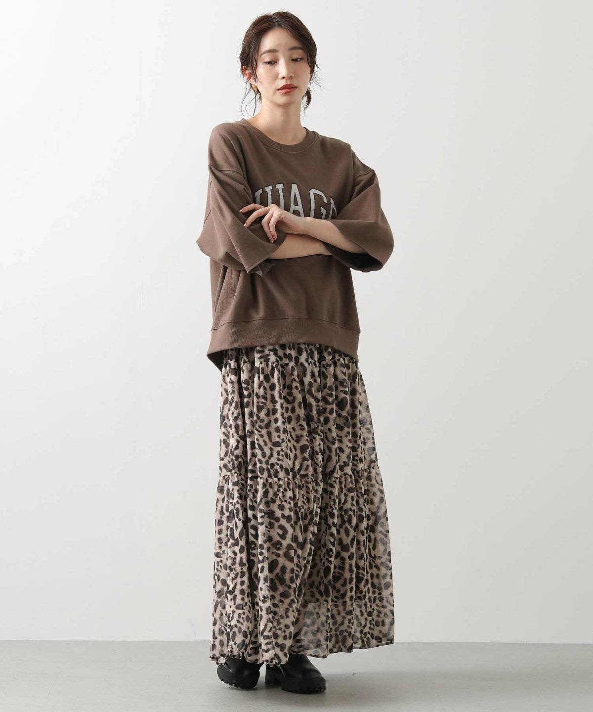 トレーナーを着た女性