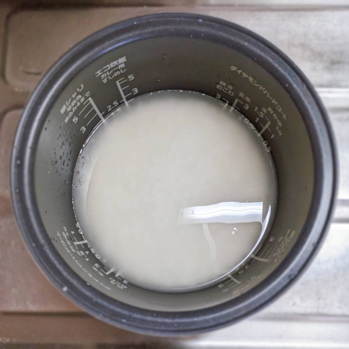 くらこん公式の「減塩塩こんぶできのこの炊き込みご飯」のレシピ