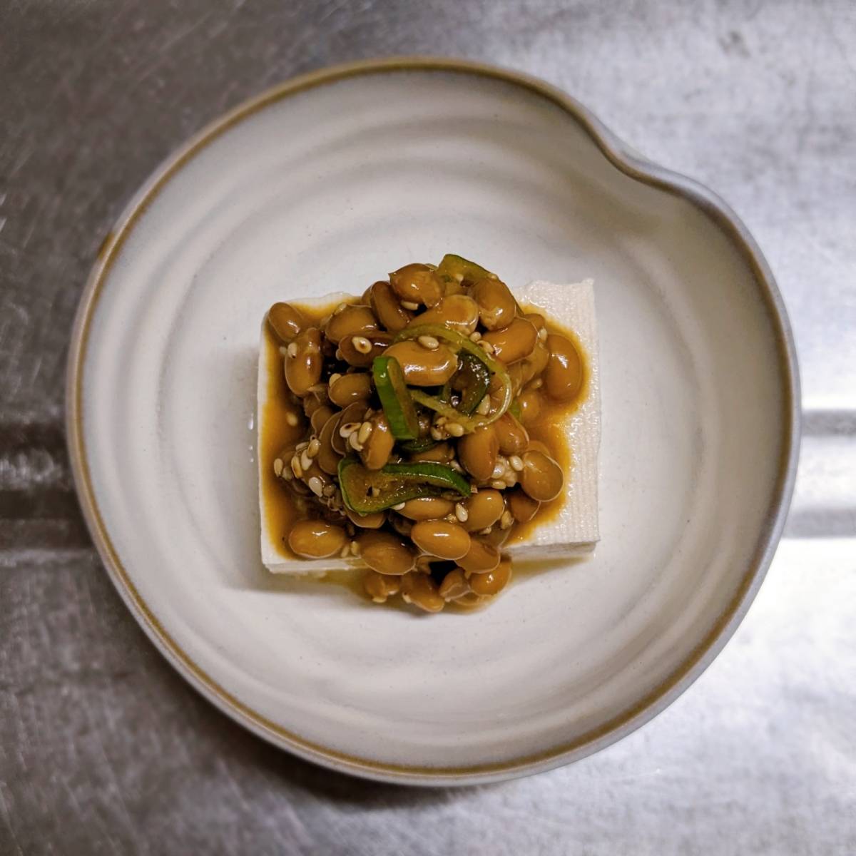 タカノフーズ公式の「煎りごまなっとうふ」のレシピ