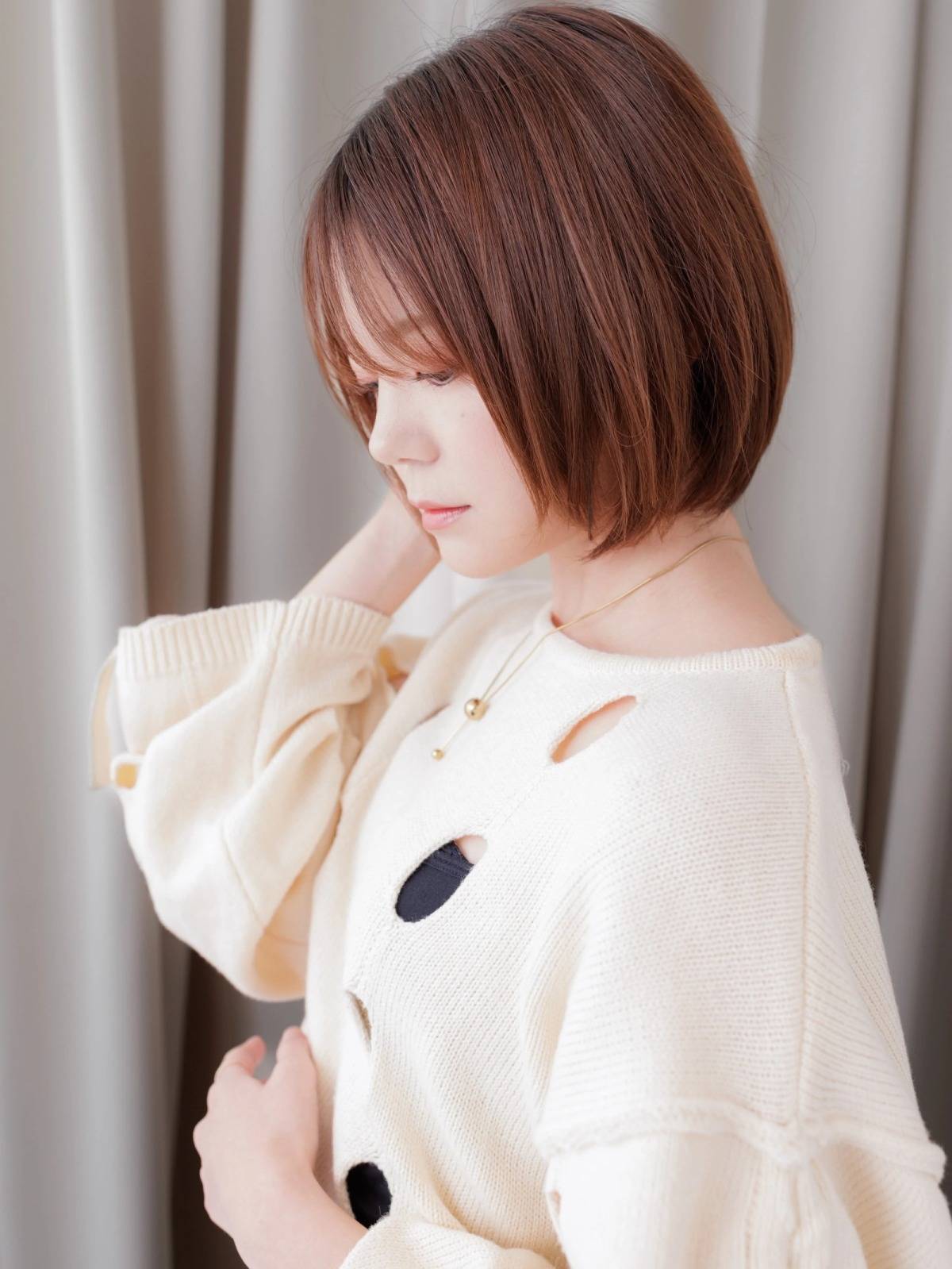 暖色カラーのストレートボブ