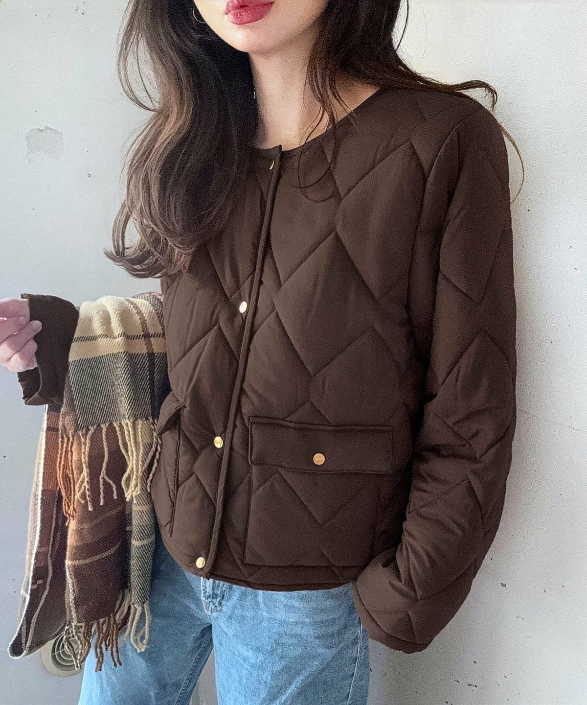 パンツコーデの女性