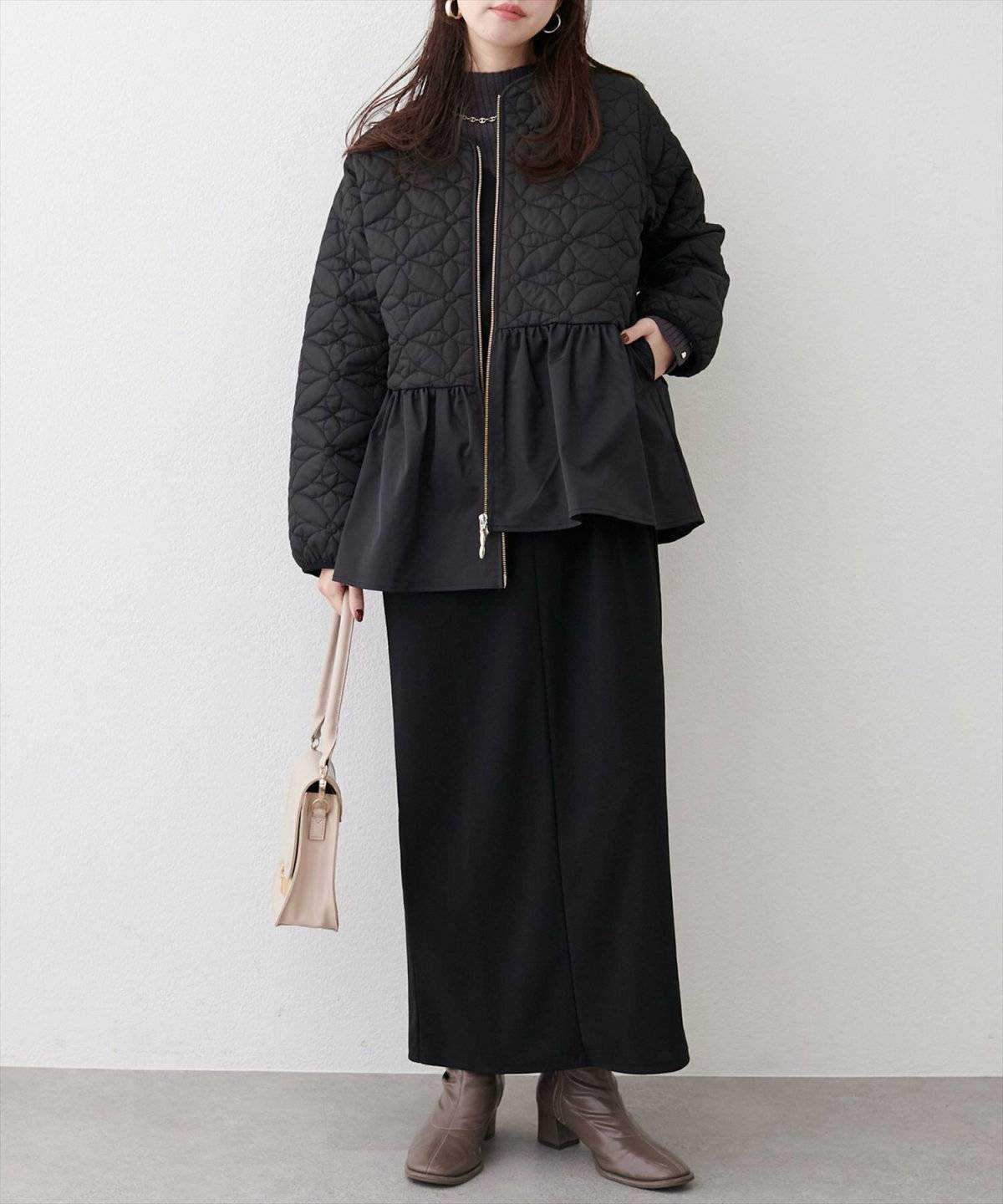 ワンピースコーデの女性