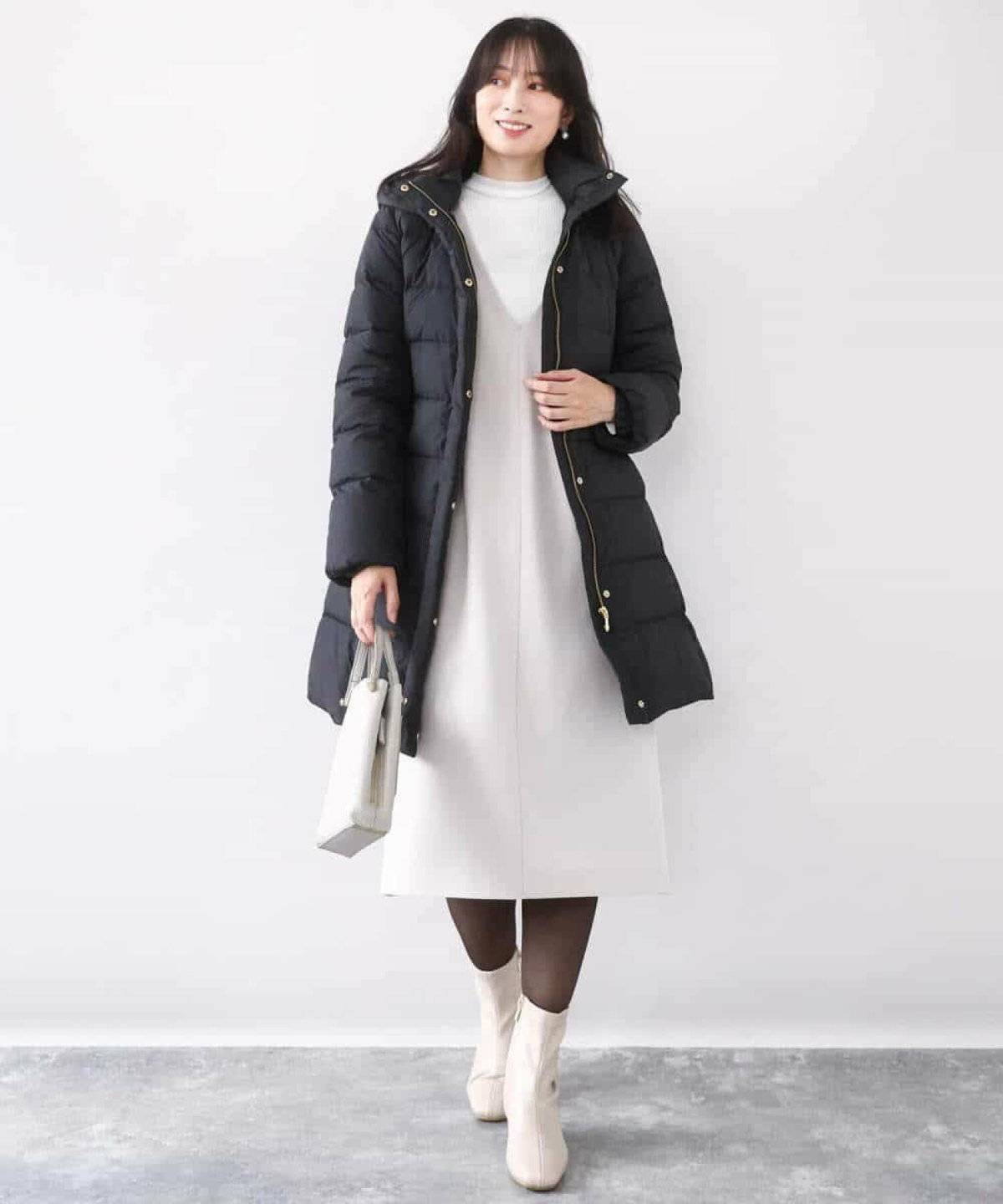 ワンピースコーデの女性