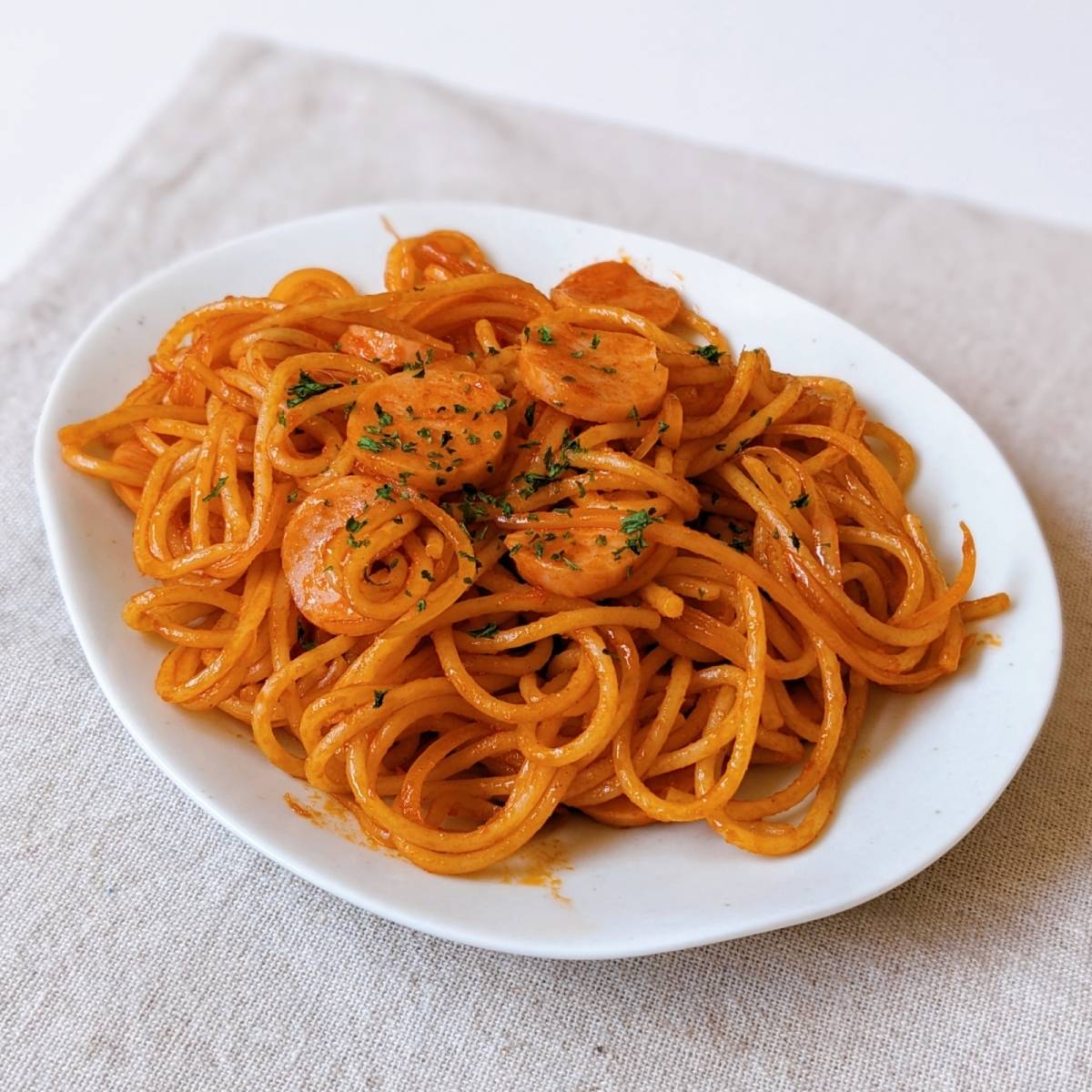 ニッスイ公式の「おさかなのソーセージのナポリタン」のレシピ