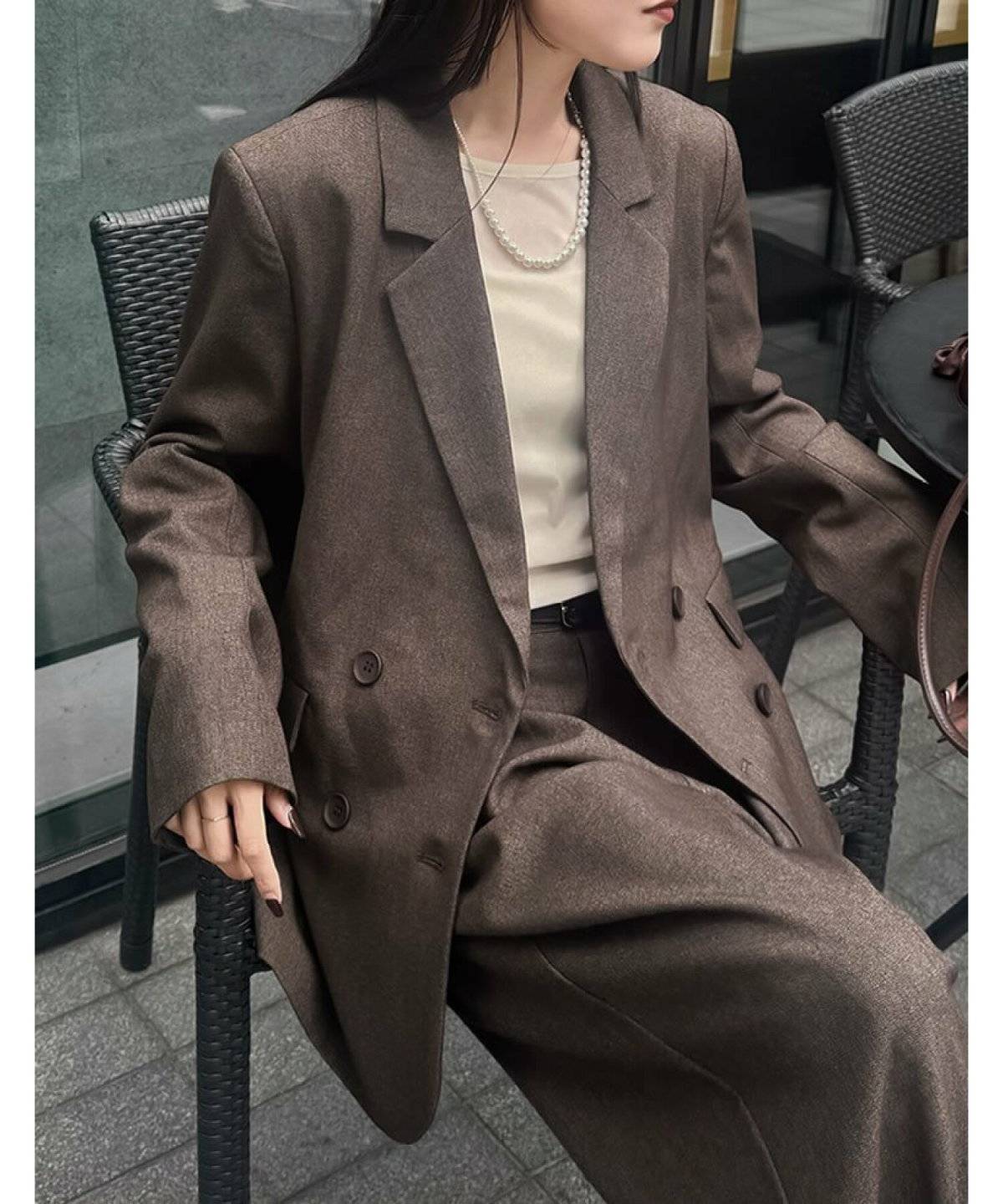 スカートコーデの女性