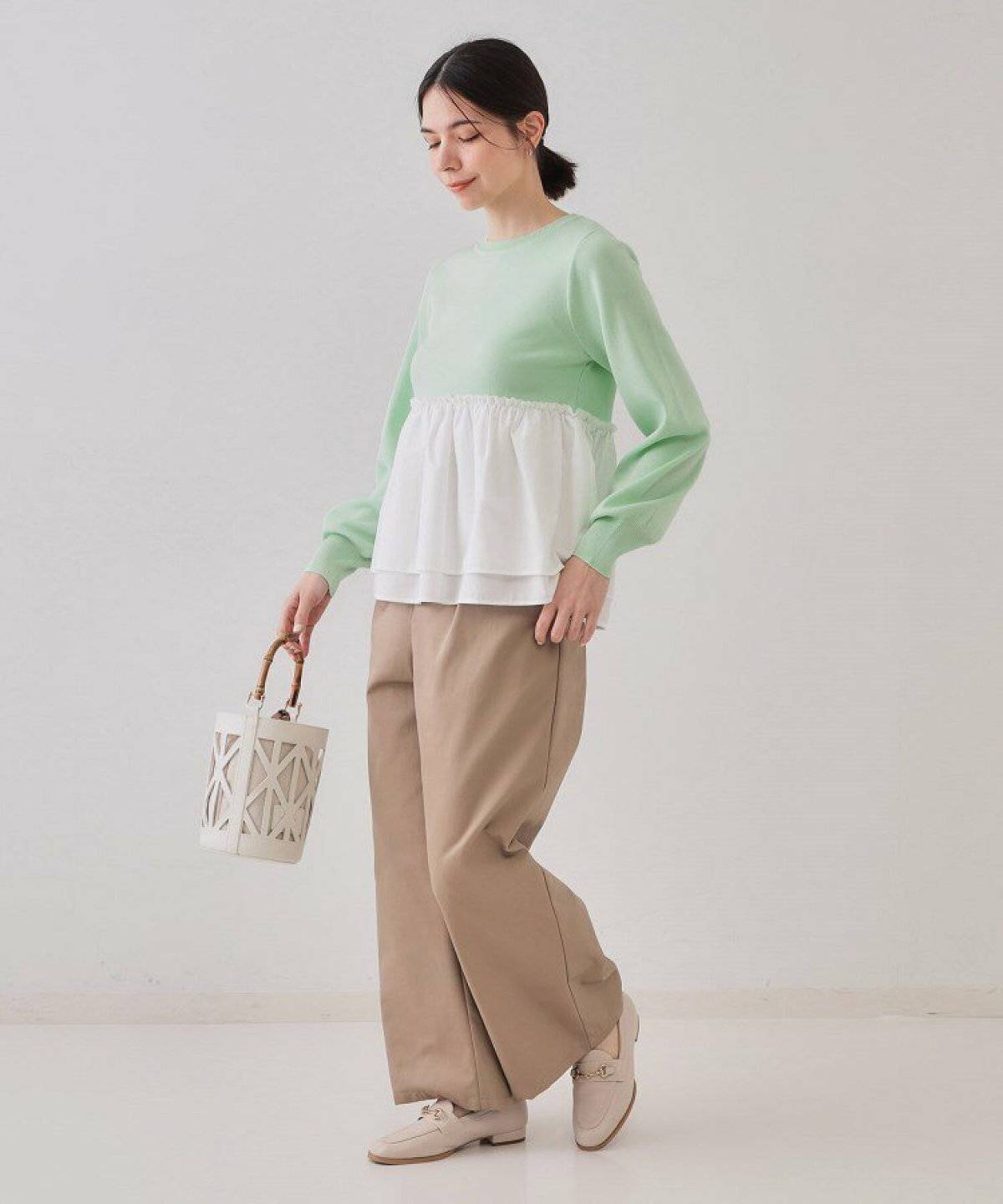 春コーデの女性