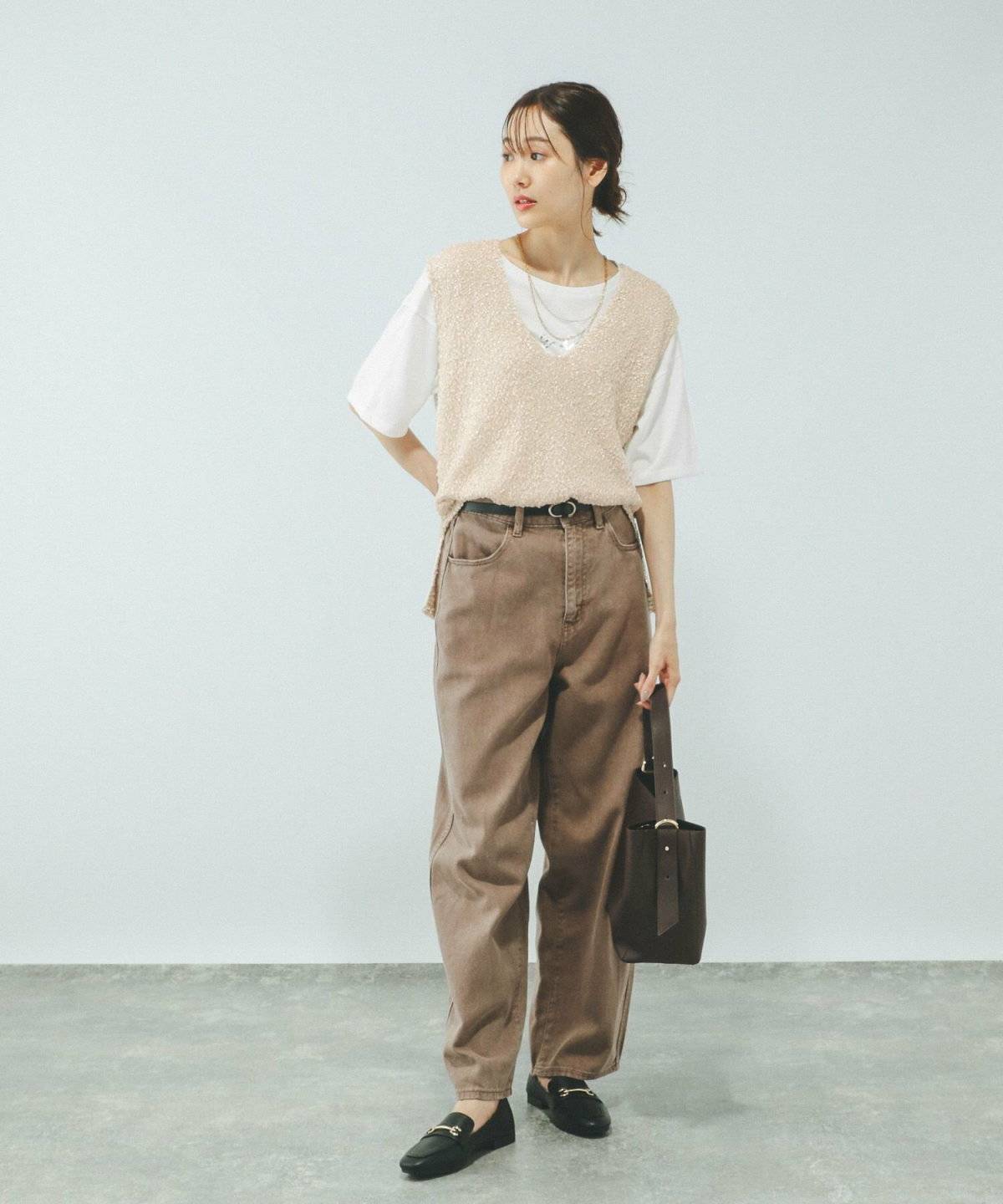 春コーデの女性