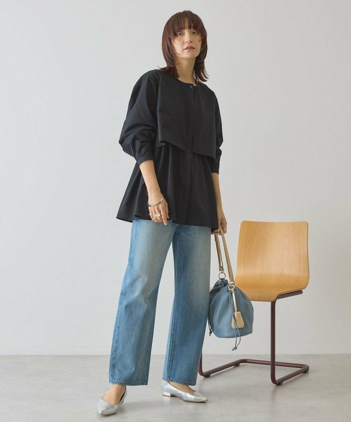 春コーデの女性