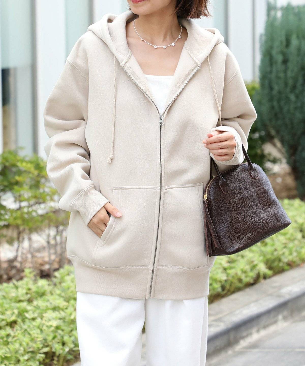 春コーデの女性