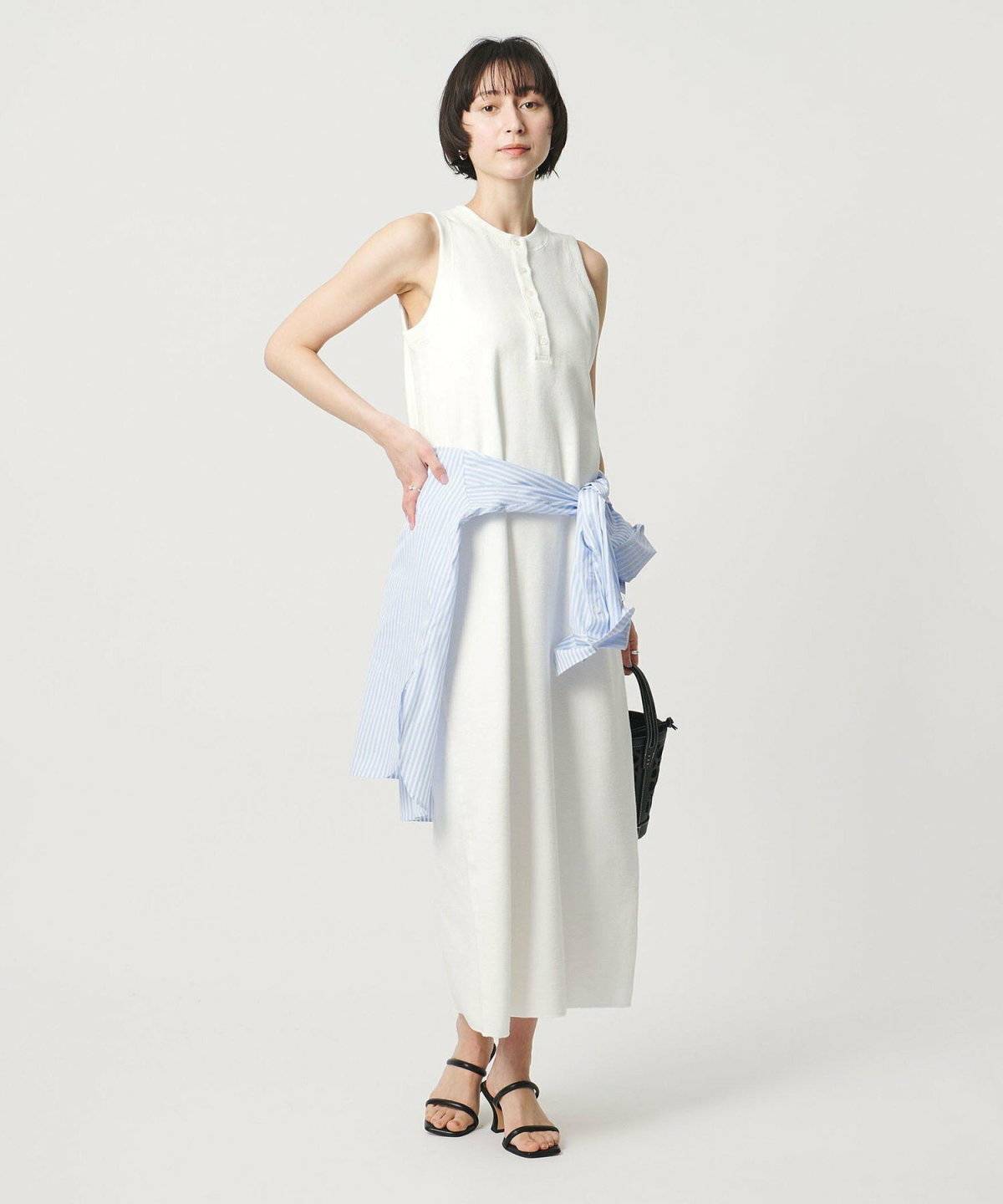 夏コーデの女性