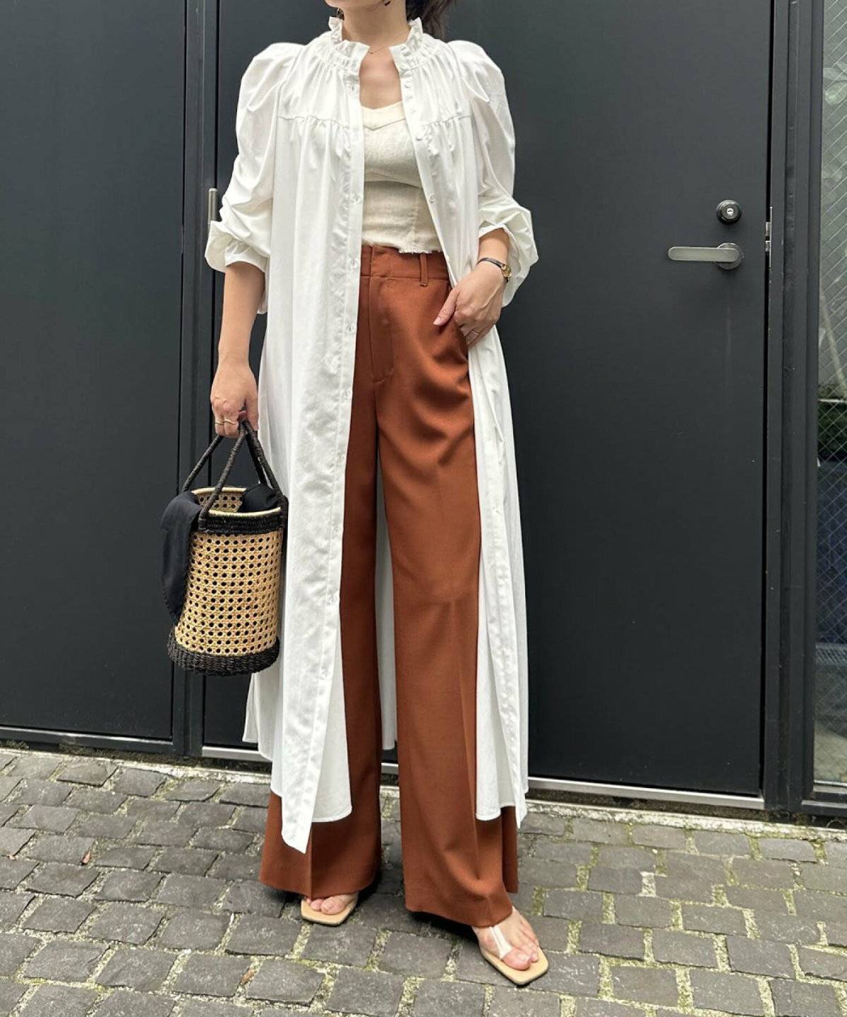 夏コーデの女性