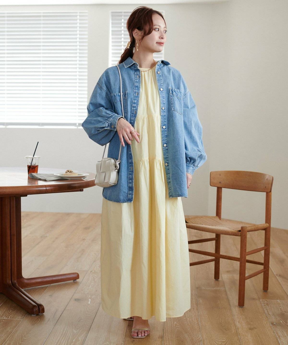 秋コーデの女性