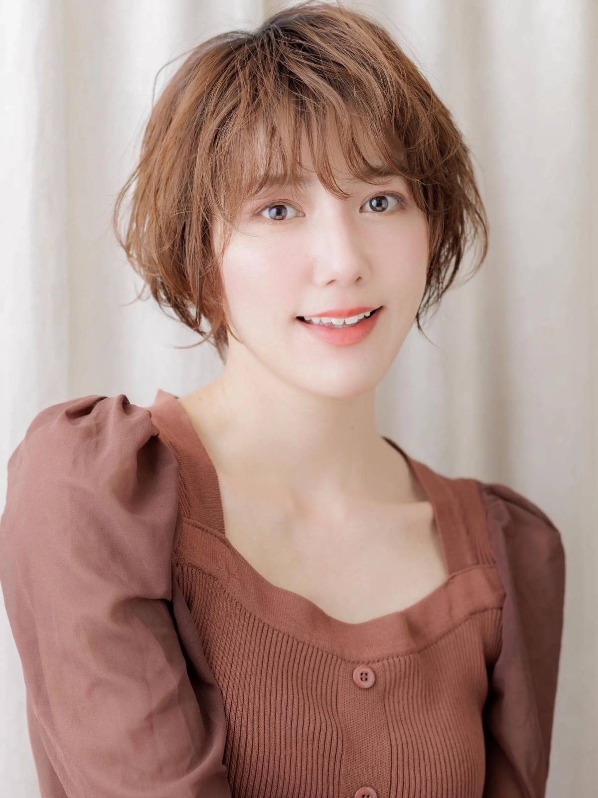 ミルクティカラーのほつれショート