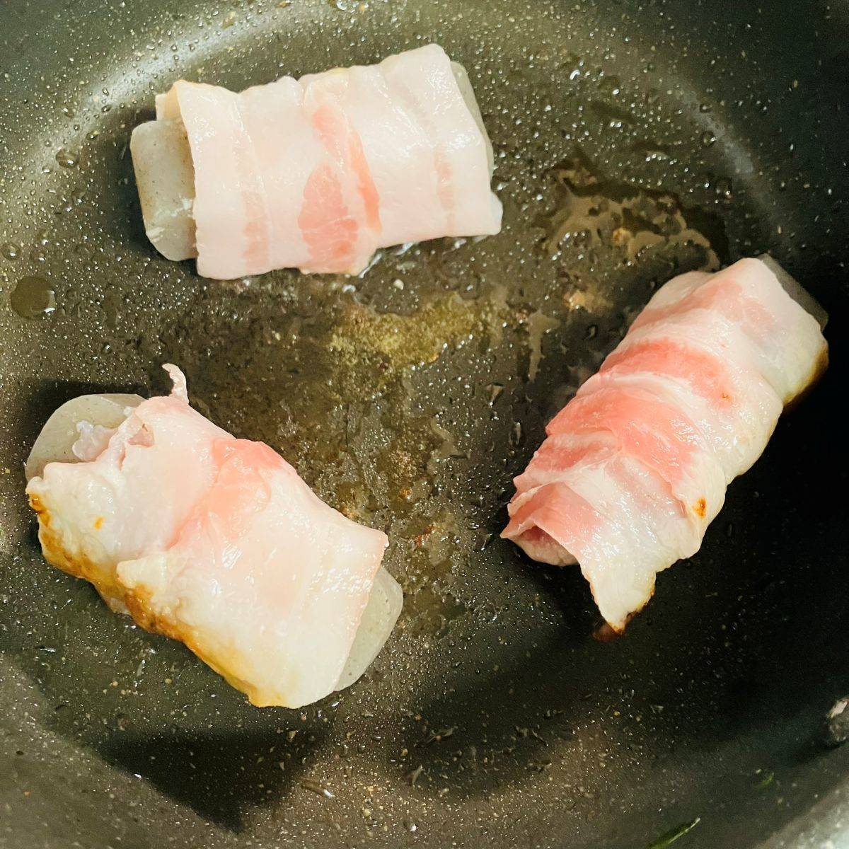 ヤマキ公式の「甘辛豚巻きこんにゃく」のレシピ