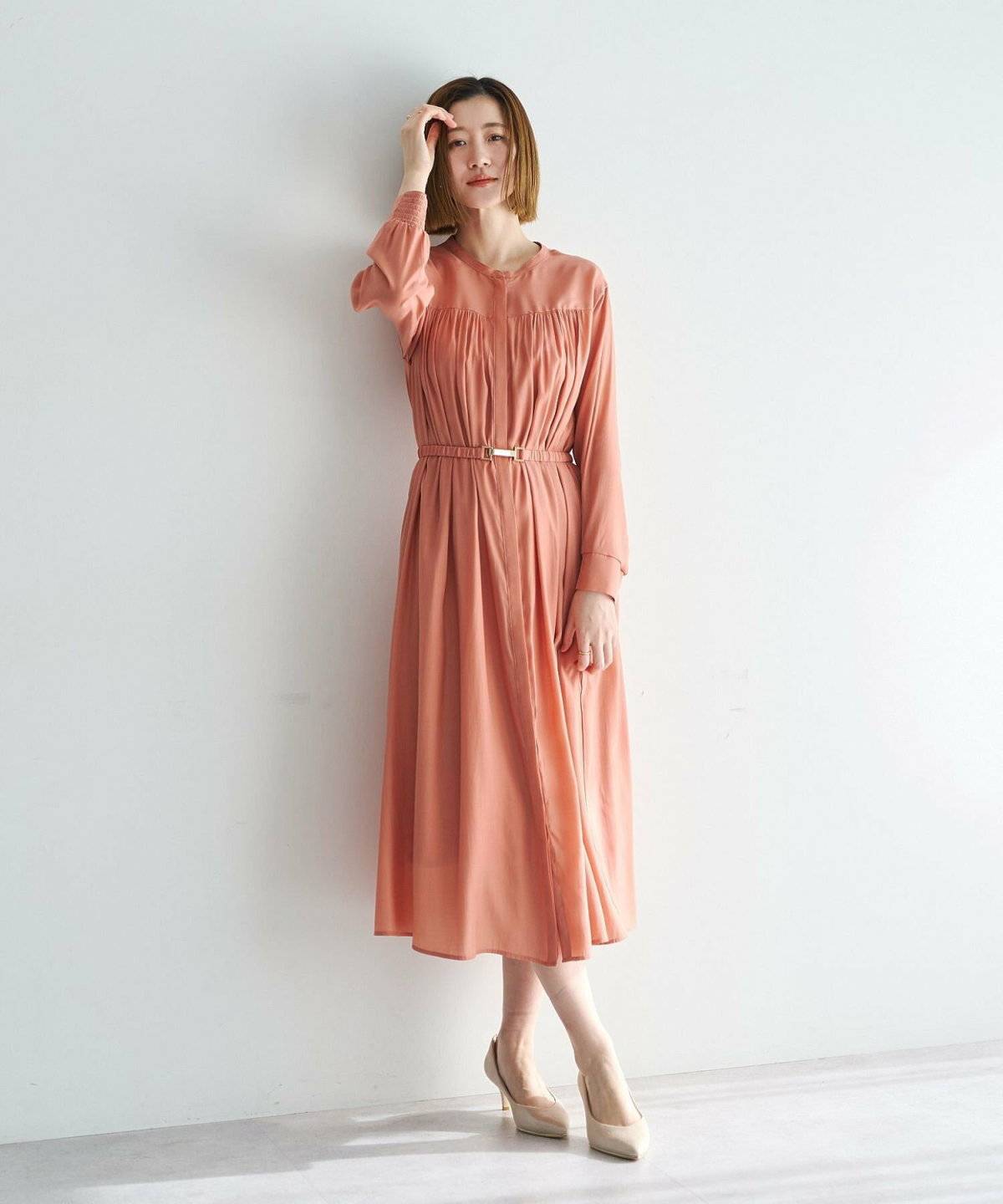 オレンジの花柄マキシ丈ワンピースコーデ