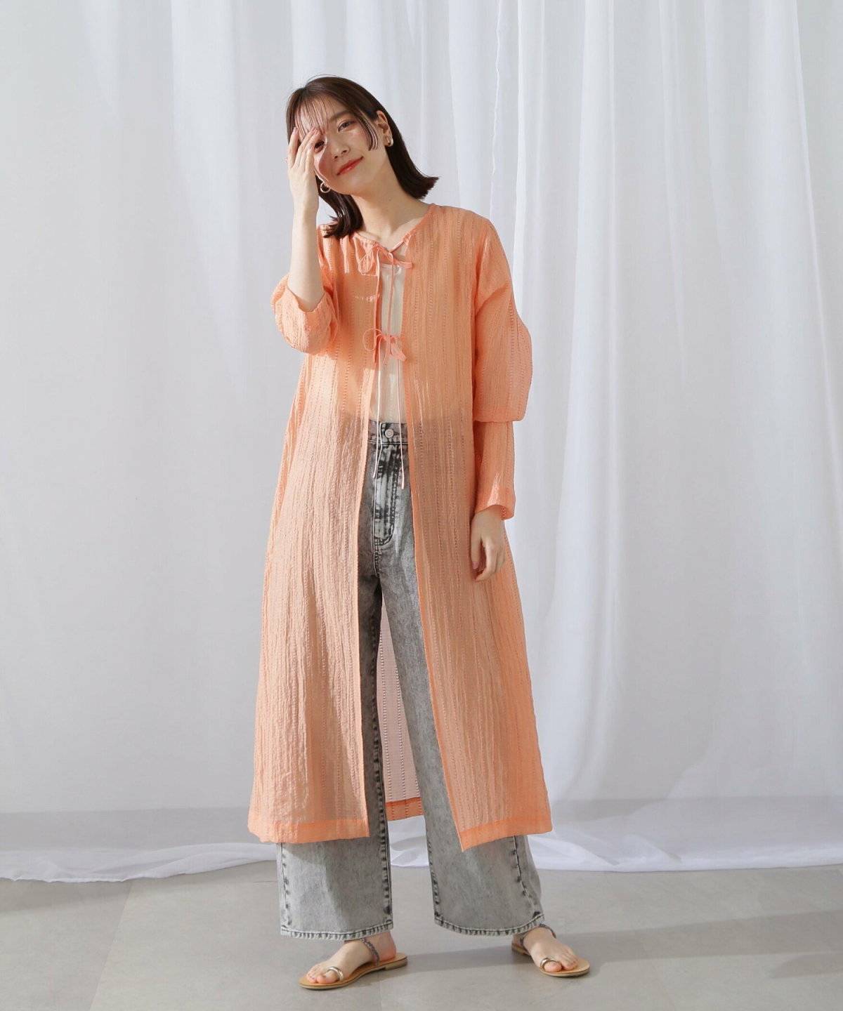 オレンジのシースルーワンピースコーデ