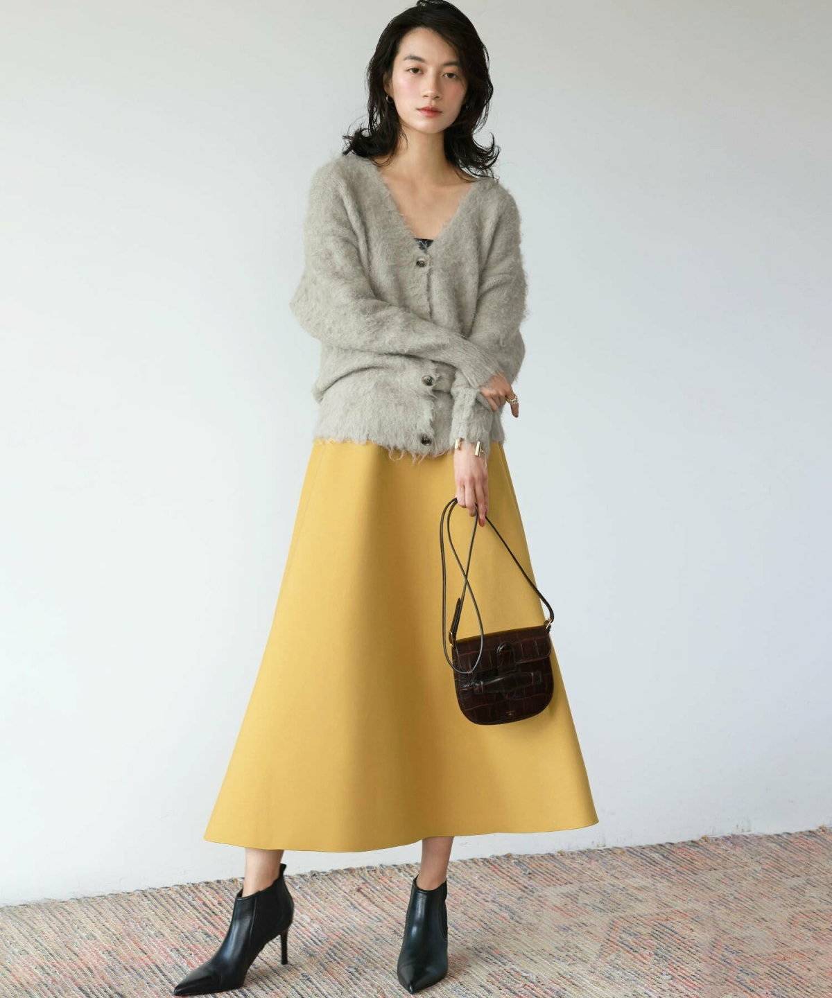 スカートコーデの女性